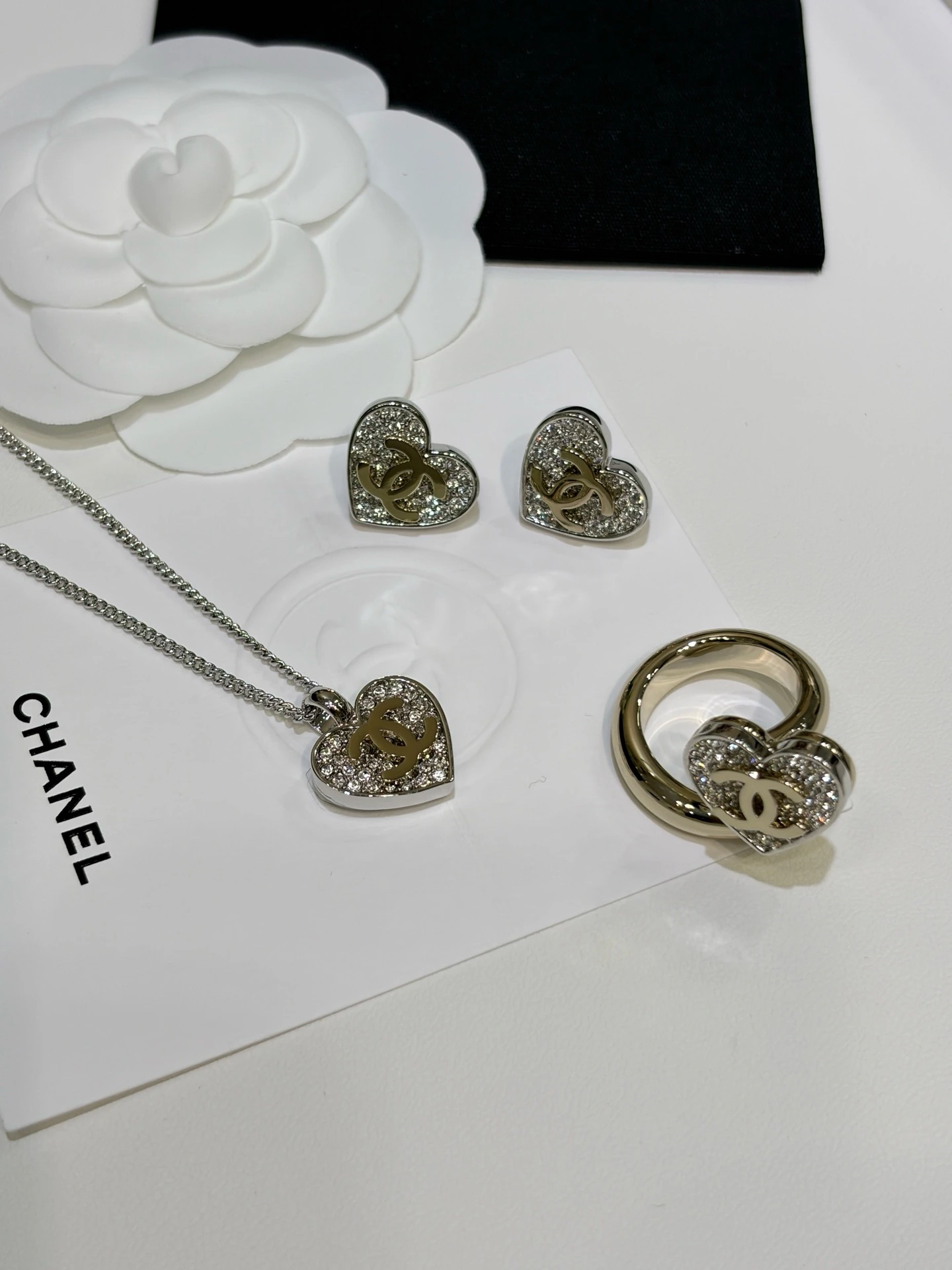 chanel 26PフルパヴェハートダブルC一套迷わず購入🤍