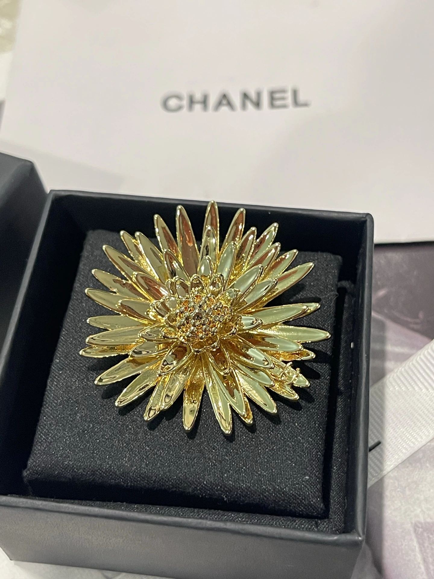 Chanel(シャネル / Chanel)Chanel(シャネル / Chanel)26P新作🆕鏡面 フラワー🌸ゴールドクリサンセマムブローチ