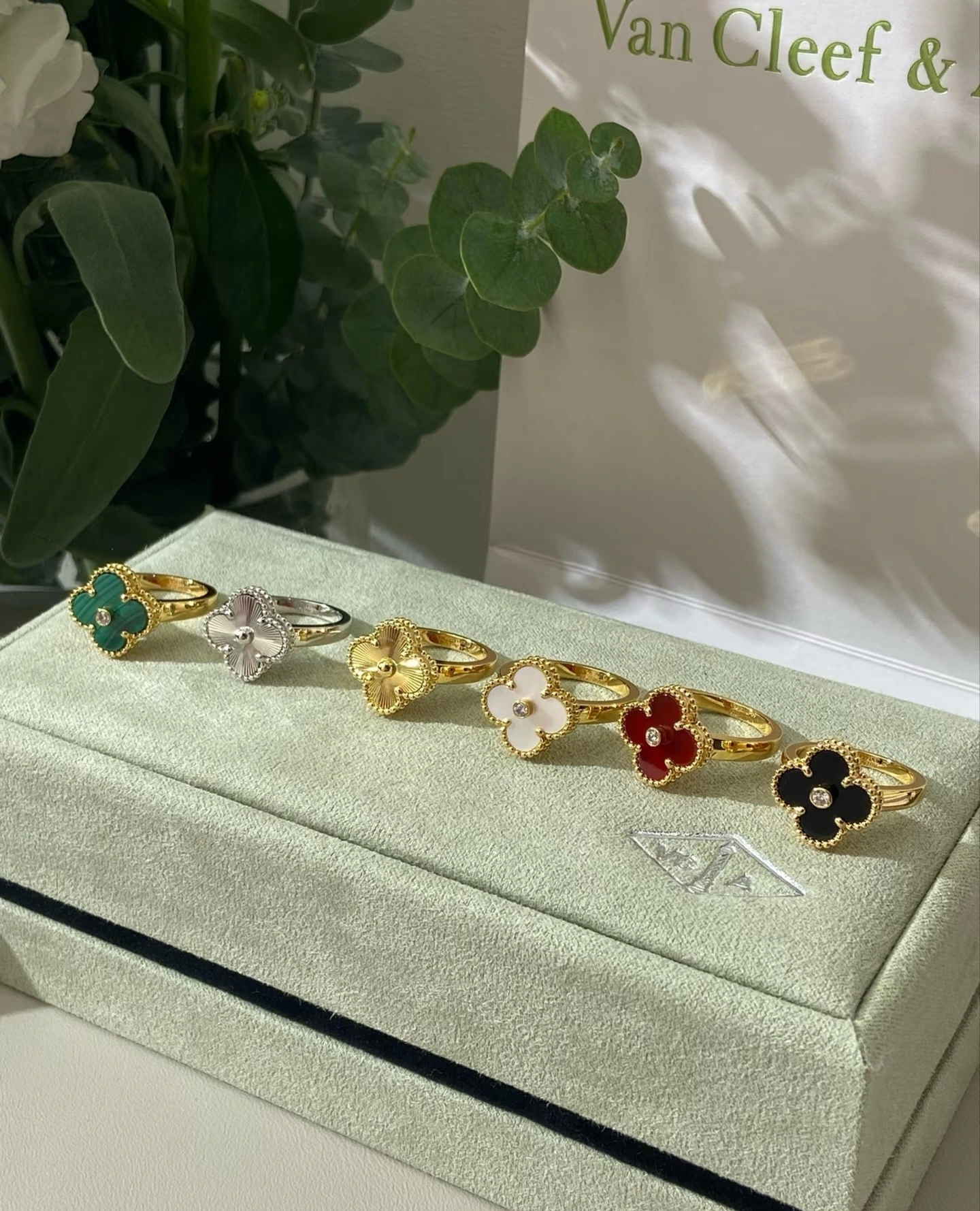 Van Cleef & Arpels(ヴァンクリーフ&アーペル / VCA)クローバーリング