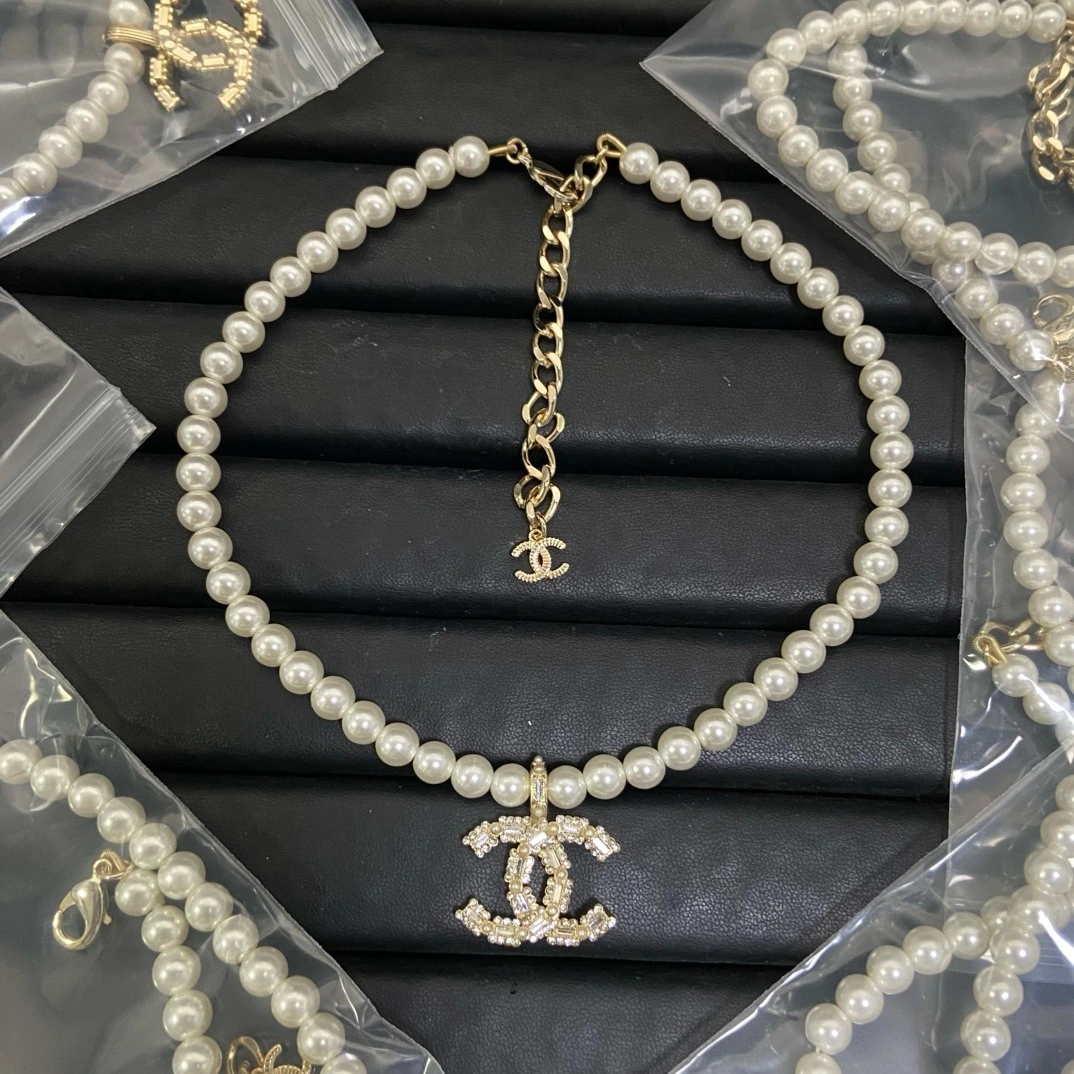 Chanel(シャネル / Chanel)Chanel(シャネル / Chanel)双Cスクエアダイヤパールネックレス入荷