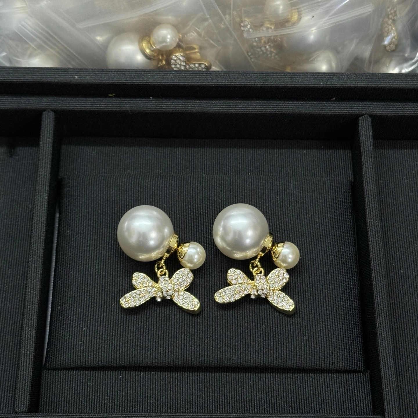 Dior(ディオール / Dior)新作リボンフルパヴェパールピアス