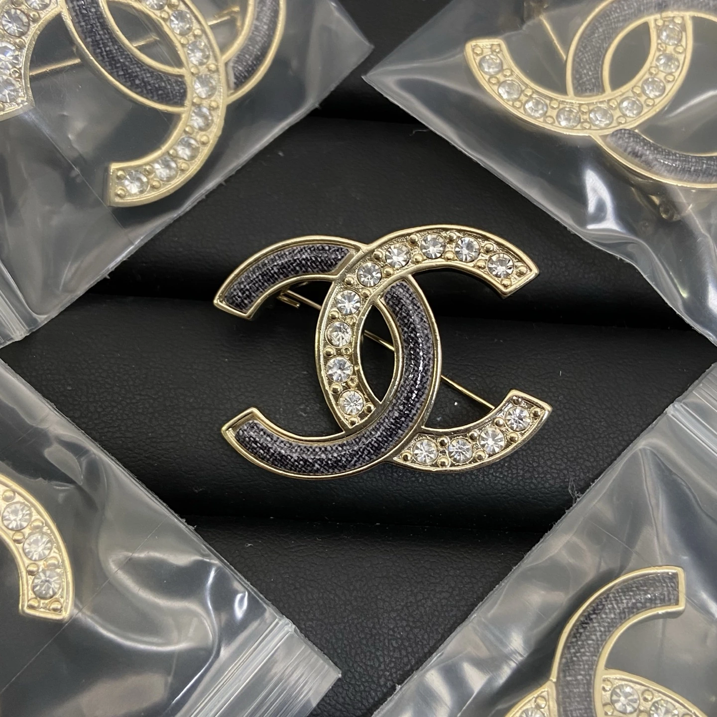 Chanel(シャネル / Chanel)Chanel(シャネル / Chanel)ブラック晶钻双Cブローチ入荷