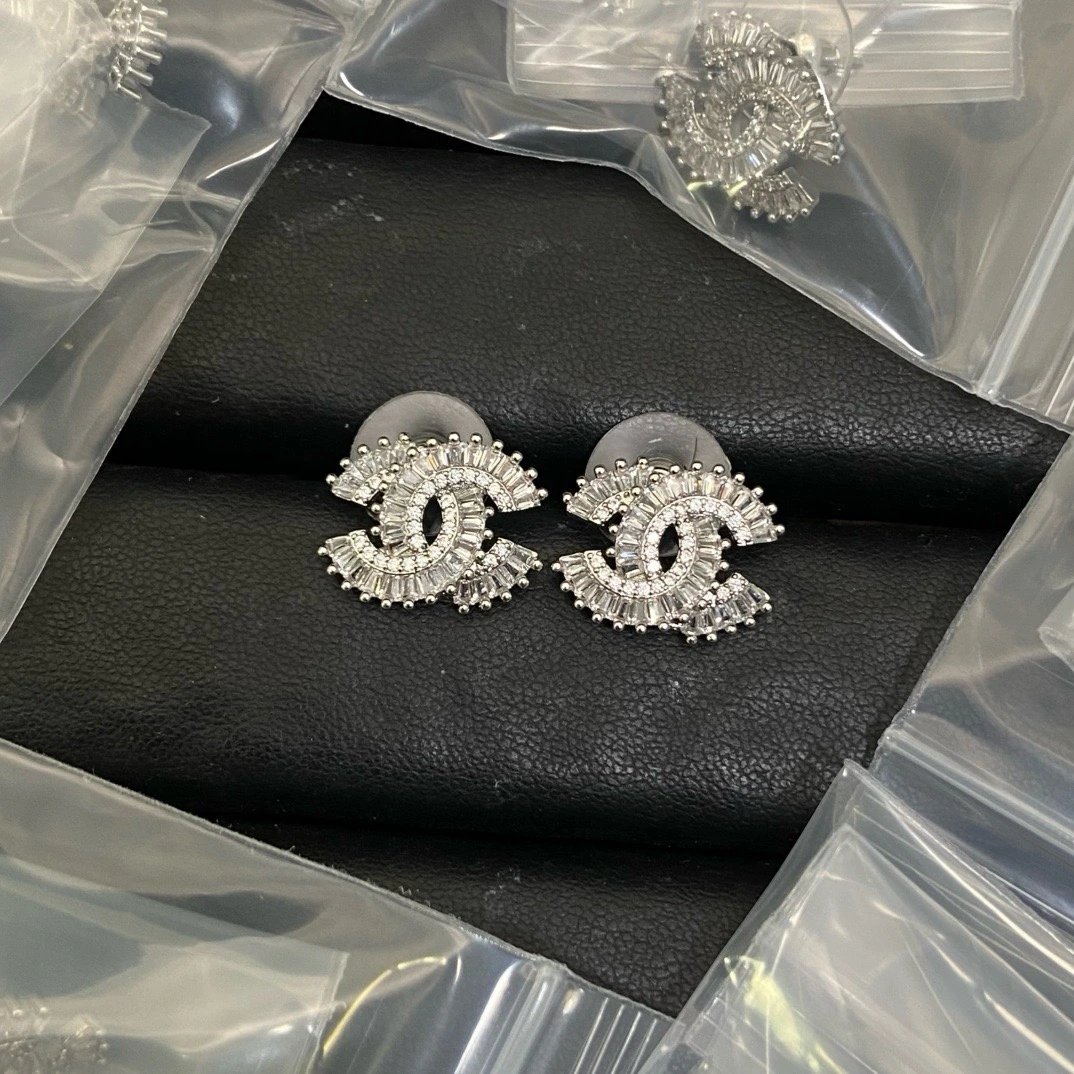 Chanel(シャネル / Chanel)Chanel(シャネル / Chanel)スクエアダイヤCCピアス入荷
