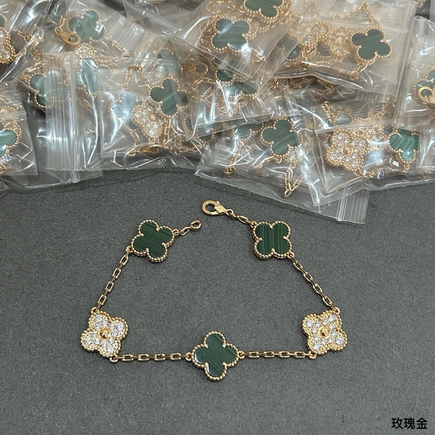 Van Cleef & Arpels(ヴァンクリーフ&アーペル / VCA)vca五花ダイヤ間ブレスレット入荷た
