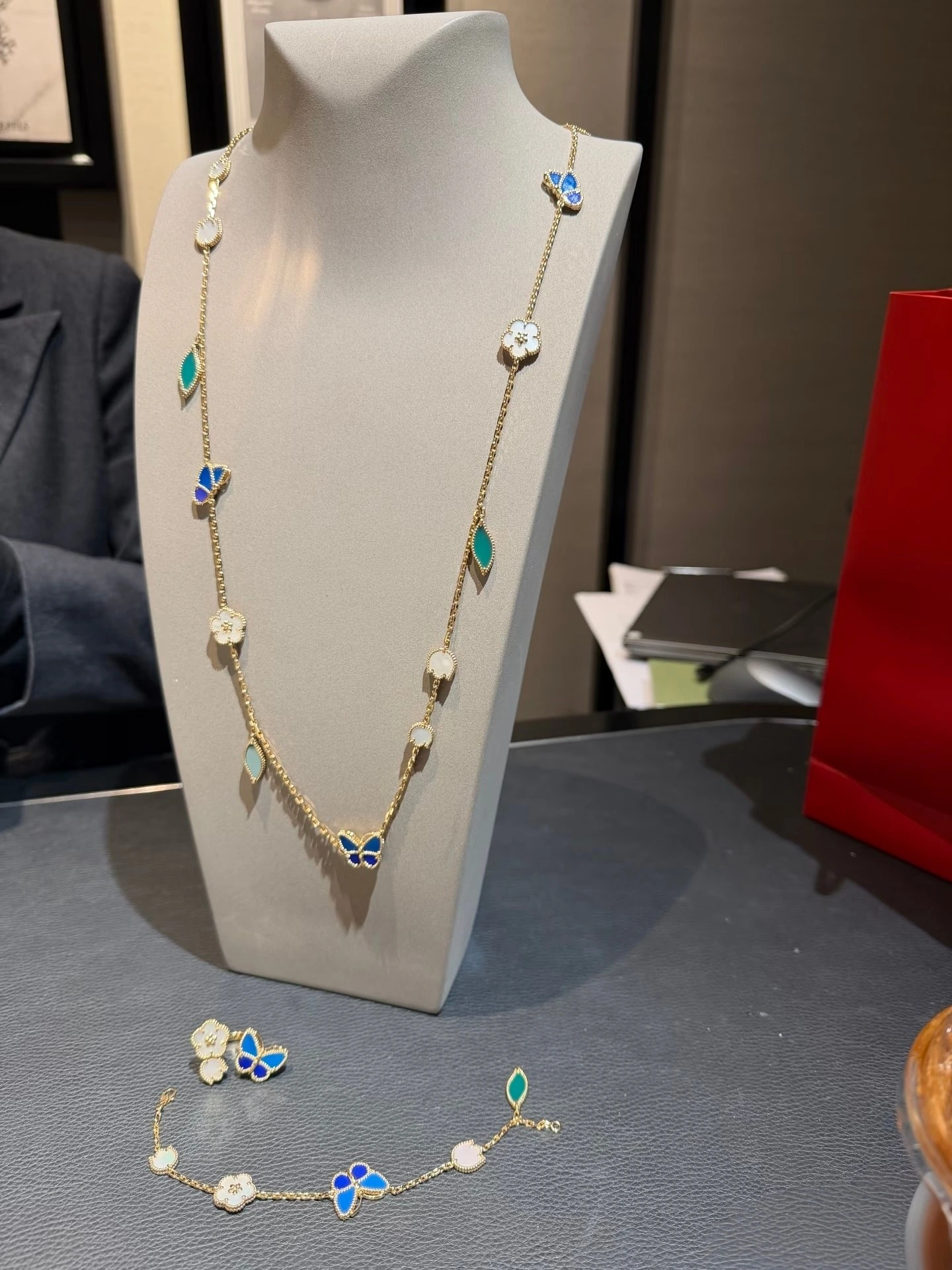 Van Cleef & Arpels(ヴァンクリーフ&アーペル / VCA)ロングネックレスネックレス FKXLM0016-236新作バタフライ树叶ペタル乱花ネックレス