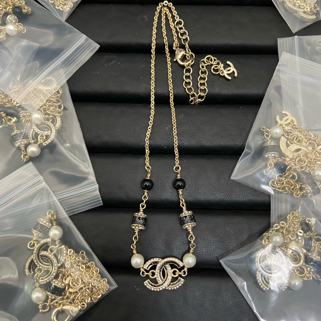 Chanel（シャネル / Chanel）Chanel（シャネル / Chanel）双Cエナメルネックレス入荷