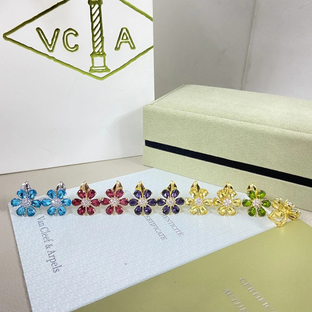 Van Cleef & Arpels(ヴァンクリーフ&アーペル / VCA)イヤリング FKEPH0012-070新作クリスタルペタルイヤリング 品番:DGH243400