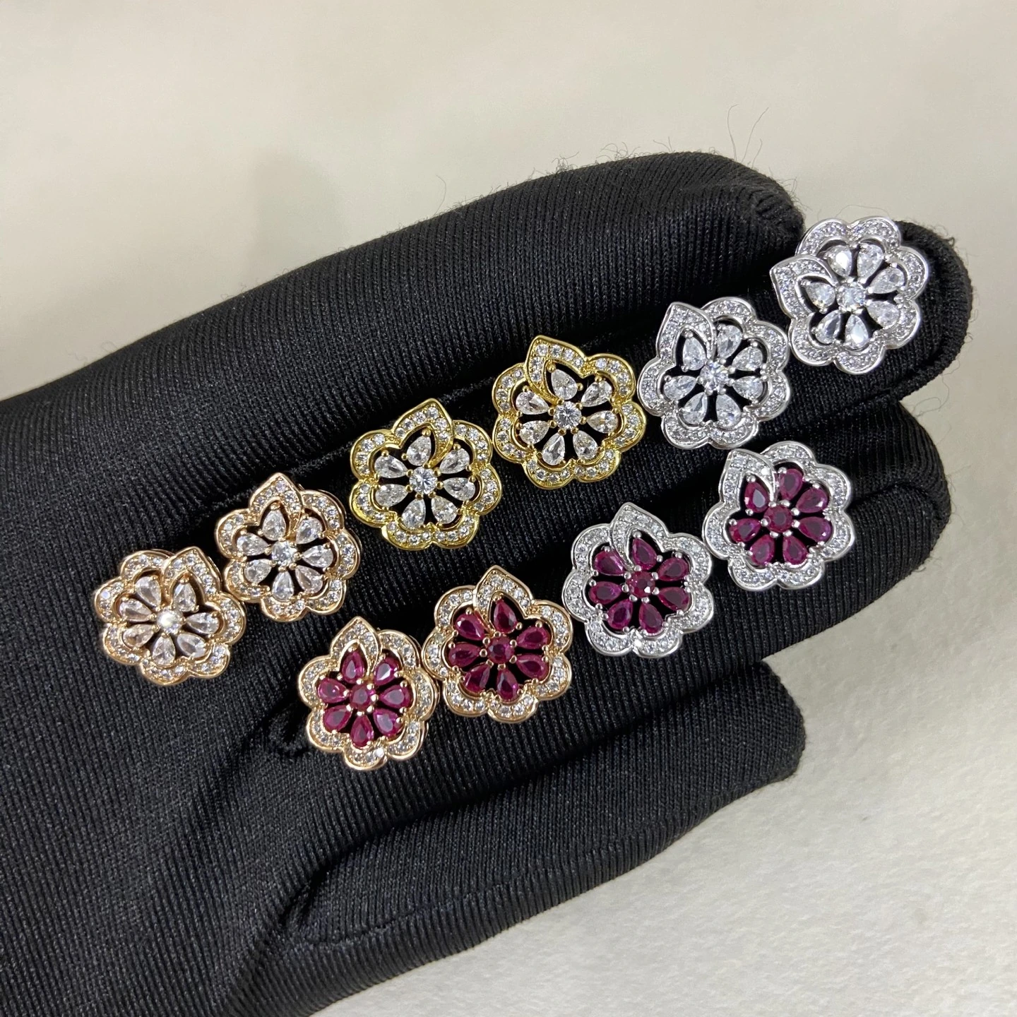 肖邦ピアス XBEDM0014-044新作ペタルピアス 品番:BBM128254