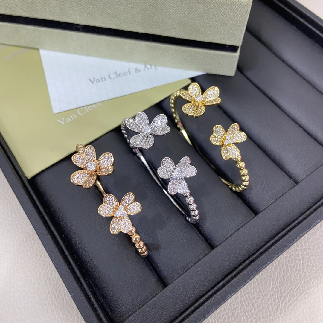 Van Cleef & Arpels(ヴァンクリーフ&アーペル / VCA)ブレスレット FKSZM0001-060新作ダイヤモンド留めシャムロックブレスレット 品番:CQM240385