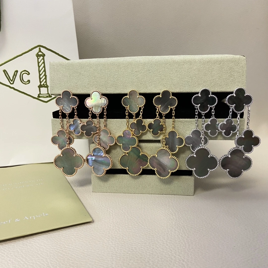 Van Cleef & Arpels(ヴァンクリーフ&アーペル / VCA)イヤリング ハイグレード灰贝四花クローバーイヤリング