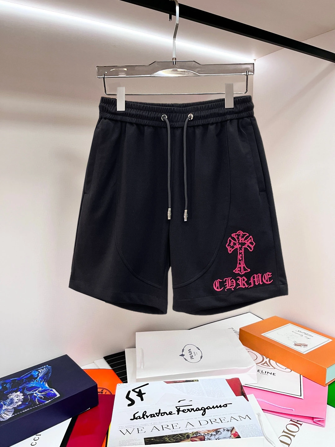 Chrome Hearts(クロムハーツ) ショートパンツ。シーズン/対象:2026・春夏。仕様:ウォッシュ加工・ロゴ。サイズ:M-3XL。ポイント:オリジナル仕様