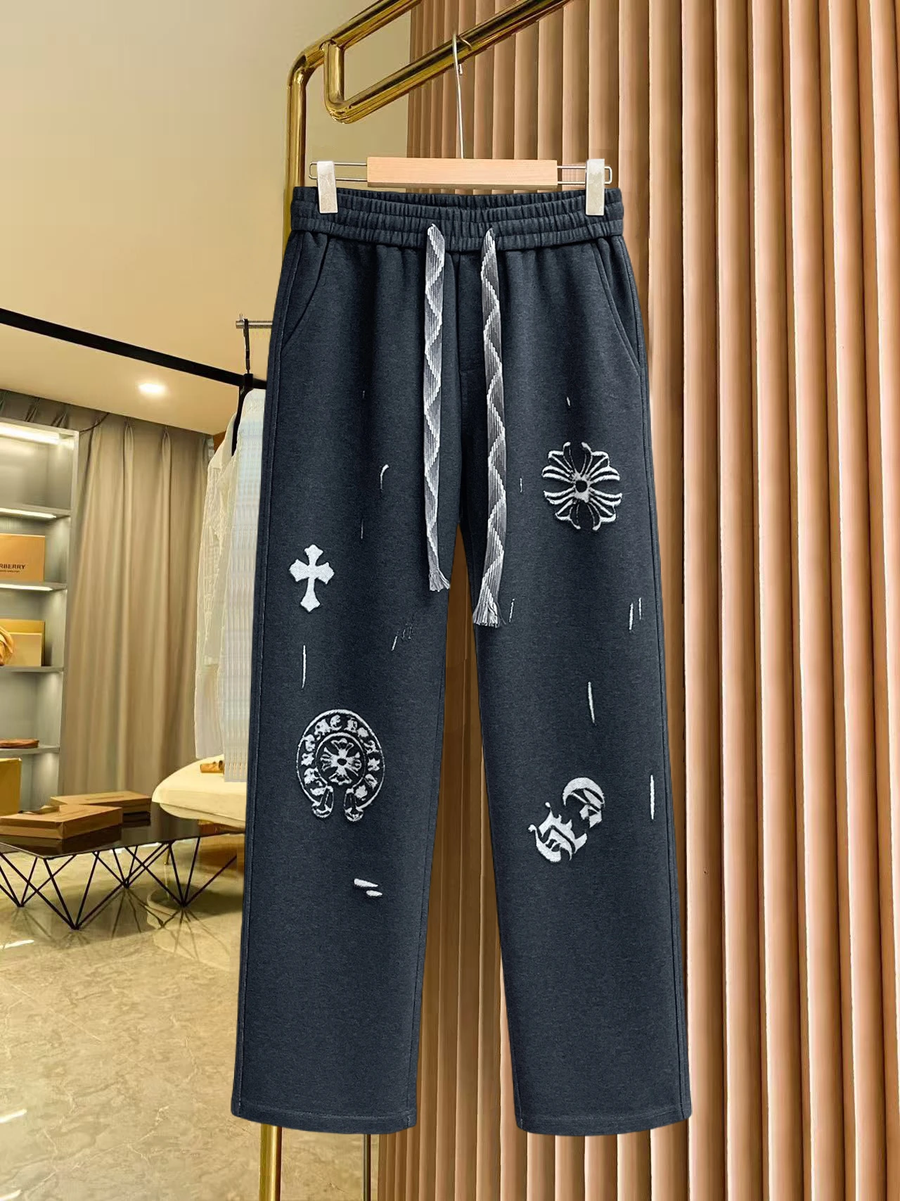 Chrome Hearts(クロムハーツ) パンツ。シーズン/対象:2026・秋冬。仕様:刺繍・ロゴ。サイズ:M-3XL。ポイント:オリジナル仕様