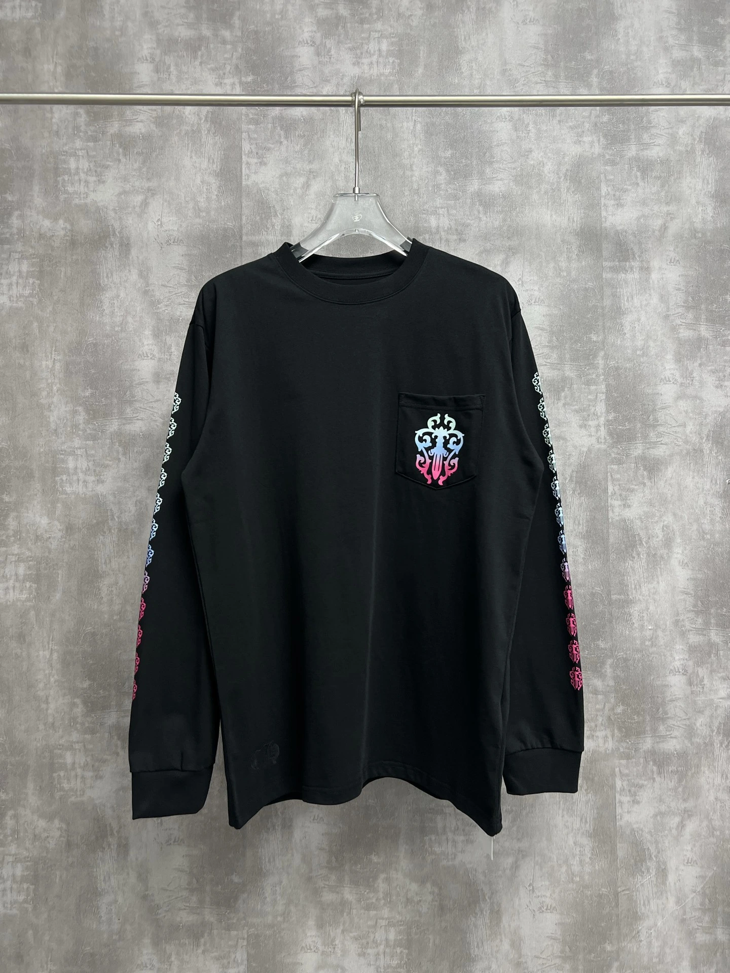 Chrome Hearts(クロムハーツ) ロングスリーブトップス。シーズン/対象:2026・春夏・ユニセックス。素材:コットン。仕様:ホースシューモチーフ・プリント。サイズ:S/M/L/XL