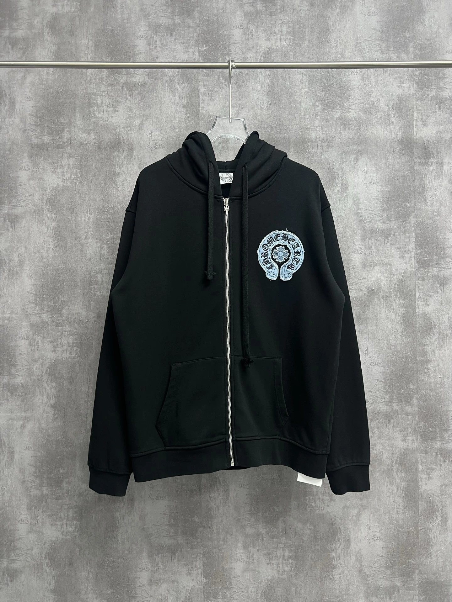 Chrome Hearts(クロムハーツ) スウェット。シーズン/対象:ユニセックス。素材:コットン。仕様:刺繍・クロスモチーフ・ウォッシュ加工・ジップ。サイズ:S/M/L/XL