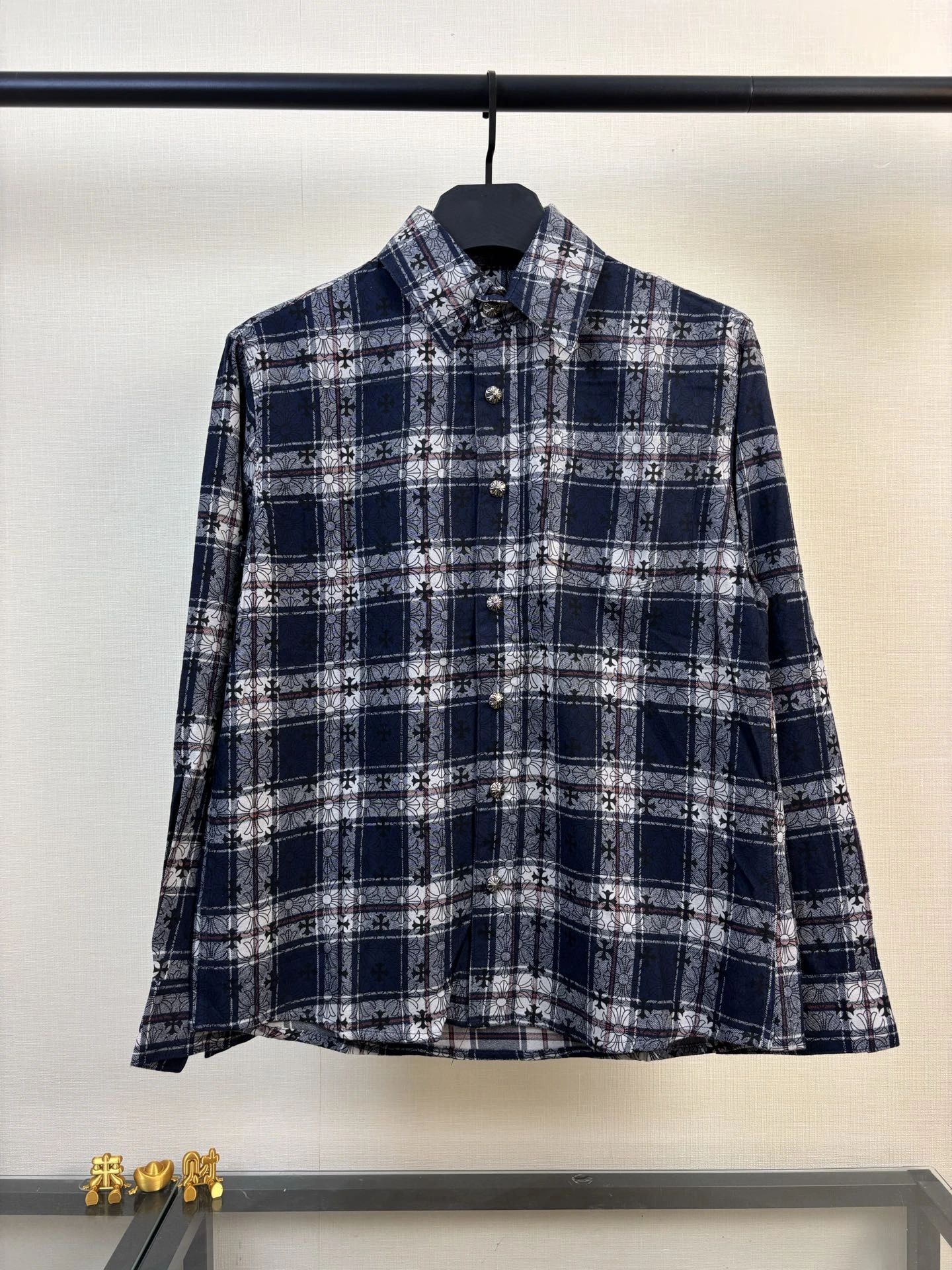 Chrome Hearts(クロムハーツ) シャツ。品番:DC455。シーズン/対象:ユニセックス。素材:コットン。仕様:クロスモチーフ・ジャカード。サイズ:S/M/L/XL。ポイント:オリジナル仕様