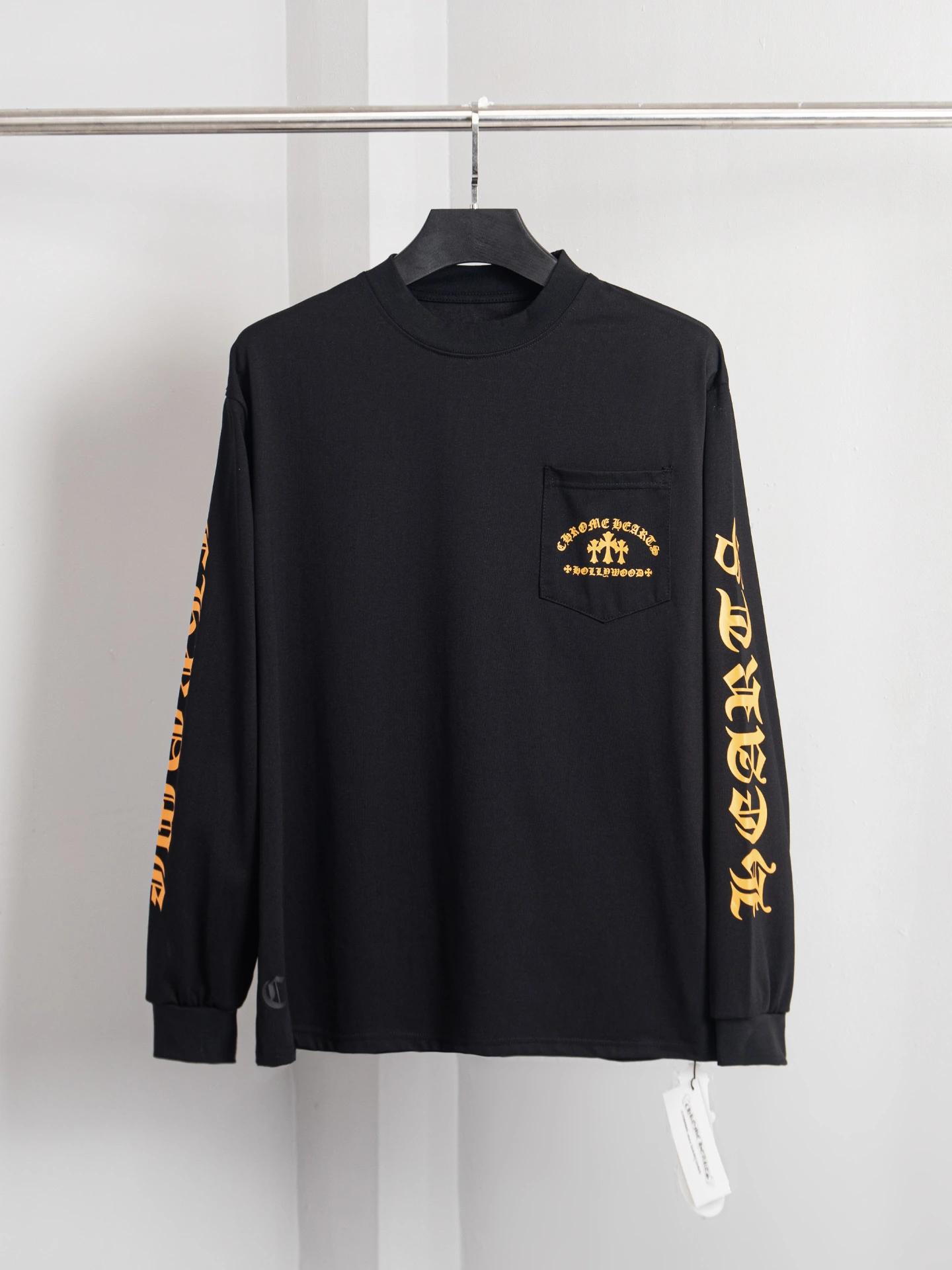 Chrome Hearts(クロムハーツ) ロングスリーブトップス。品番:PJ0219。シーズン/対象:秋冬。仕様:プリント・ウォッシュ加工・クルーネック・ロゴ。カラー:ホワイト・ブラック。サイズ:S/M/L/XL。ポイント:オリジナル仕様