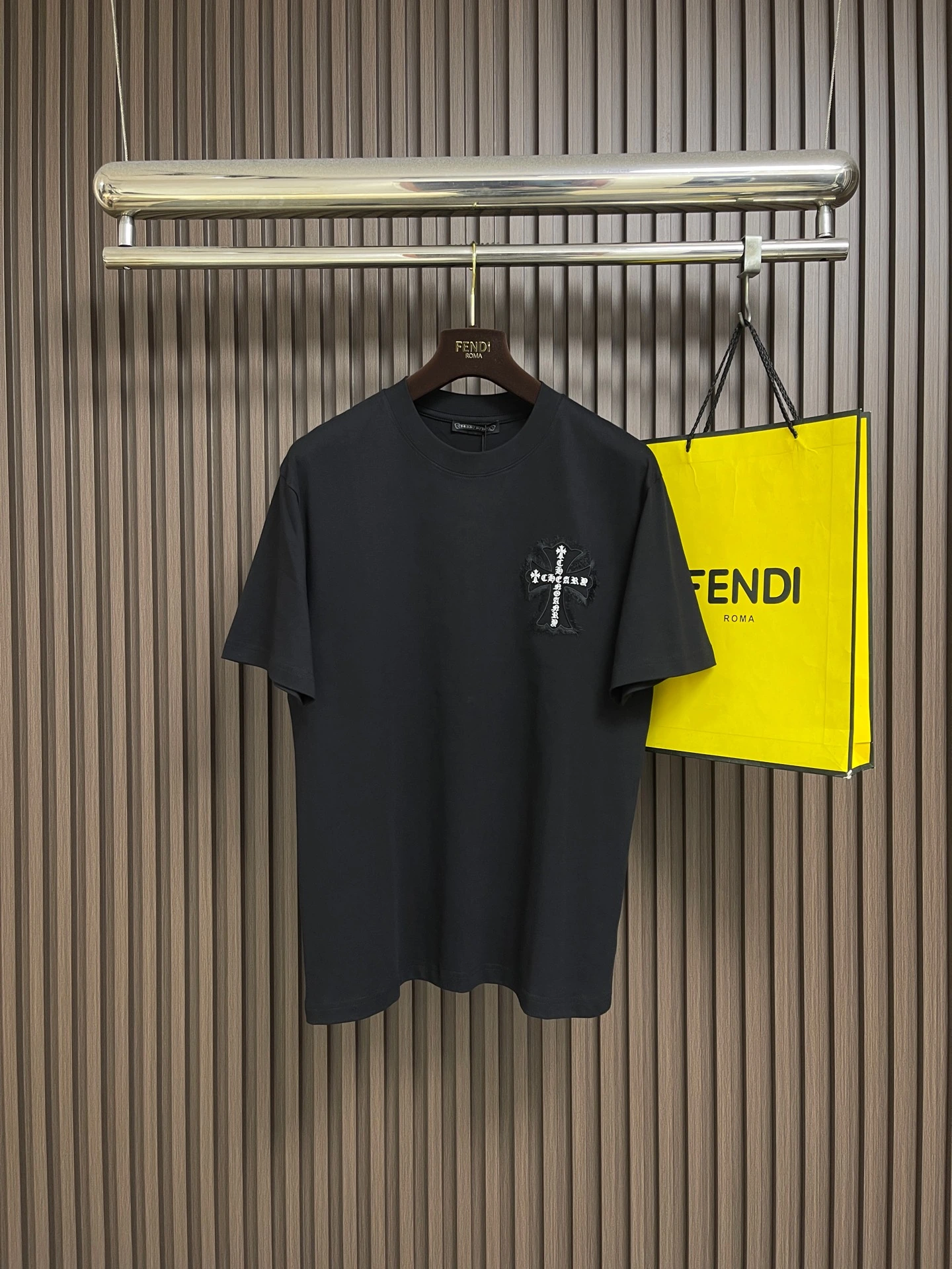 Chrome Hearts(クロムハーツ) Tシャツ。シーズン/対象:2026・春夏・ユニセックス。仕様:刺繍・クロスモチーフ・ロゴ。サイズ:M-3XL
