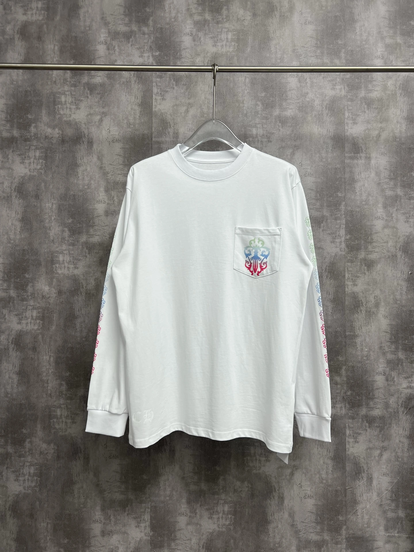 Chrome Hearts(クロムハーツ) ロングスリーブトップス。シーズン/対象:2026・春夏・ユニセックス。素材:コットン。仕様:ホースシューモチーフ・プリント。サイズ:S/M/L/XL