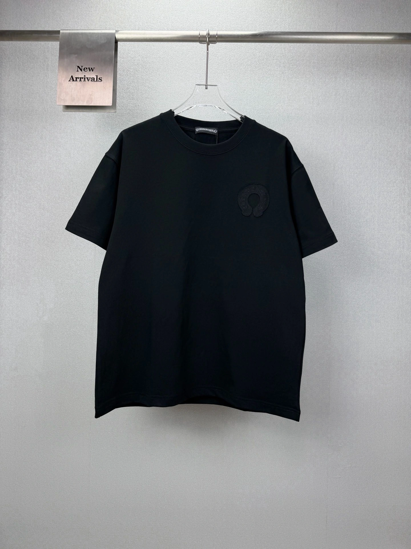 Chrome Hearts(クロムハーツ) Tシャツ。シーズン/対象:2026・ユニセックス。素材:コットン。仕様:刺繍・ホースシューモチーフ・プリント・ウォッシュ加工。カラー:ホワイト・ブラック。サイズ:S-2XL。ポイント:オリジナル仕様