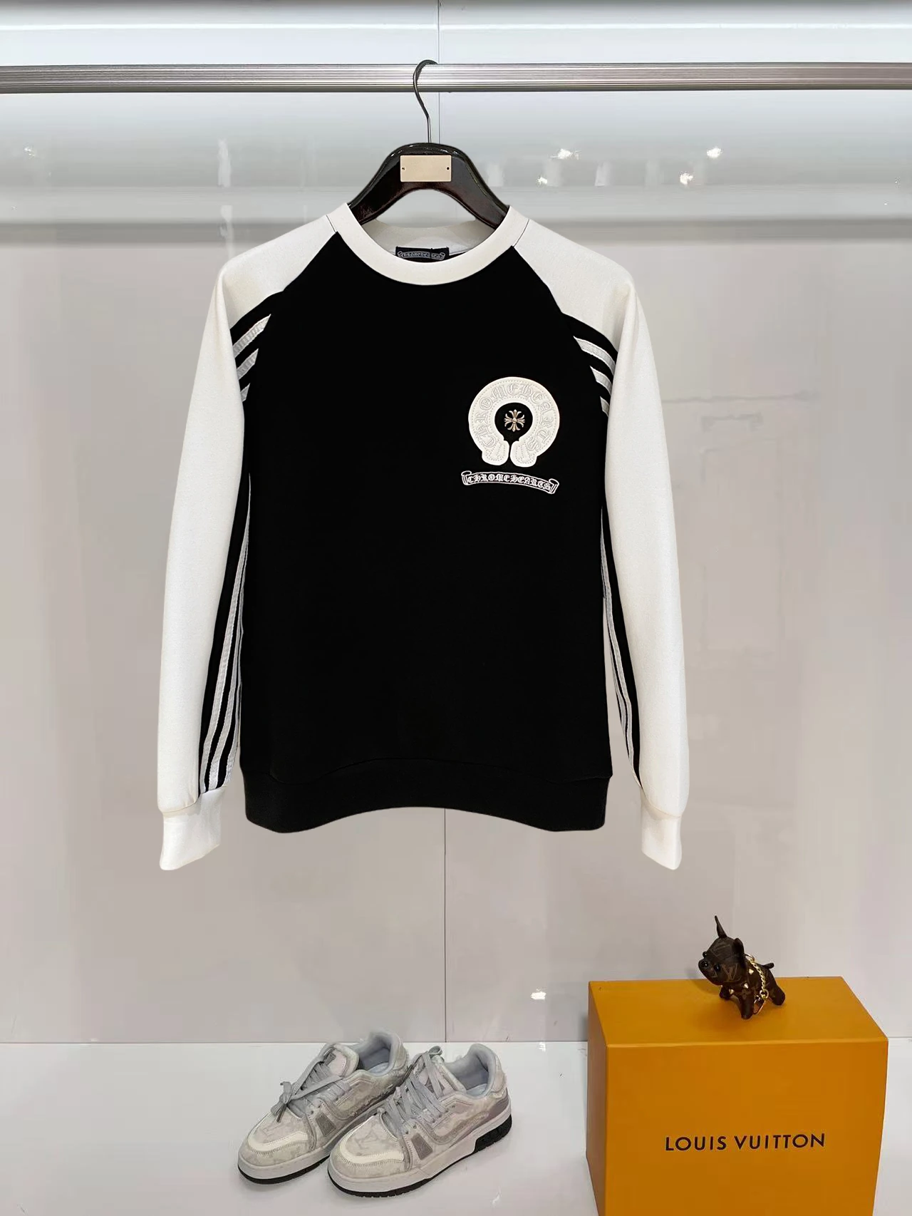 Chrome Hearts(クロムハーツ) スウェット。シーズン/対象:2026・秋冬・メンズ。仕様:リラックスフィット・通気性・ロゴ。カラー:ホワイト・ブラック。サイズ:XS/S/M/L