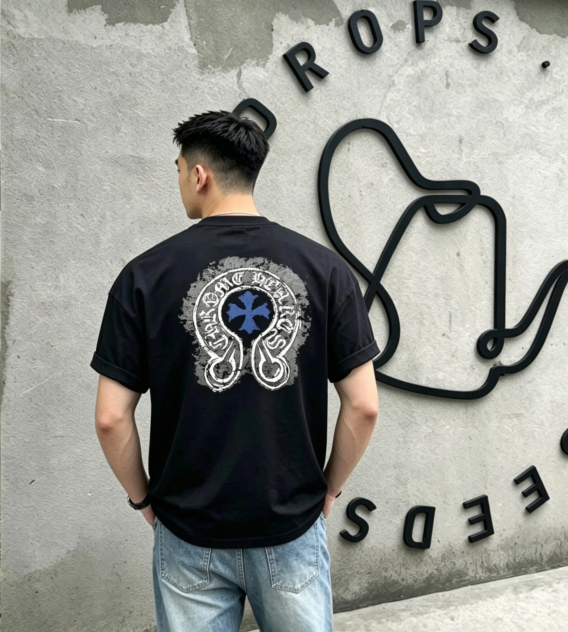 Chrome Hearts(クロムハーツ) Tシャツ。シーズン/対象:2026・春夏・メンズ。素材:コットン。仕様:プリント・クルーネック・リラックスフィット・ロゴ。サイズ:S-2XL。ポイント:オリジナル仕様