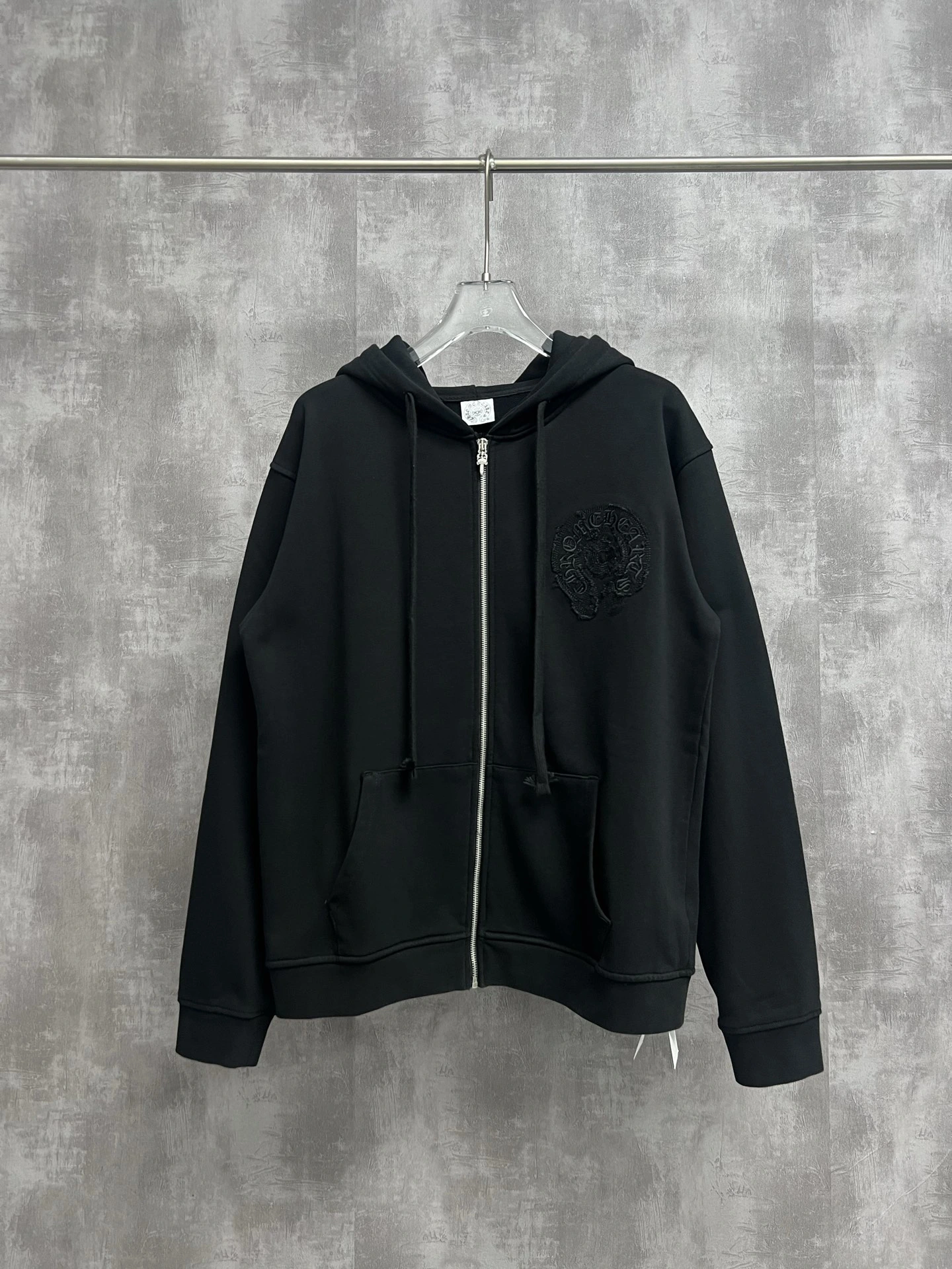 Chrome Hearts(クロムハーツ) スウェット。シーズン/対象:ユニセックス。素材:コットン。仕様:刺繍・クロスモチーフ・ウォッシュ加工・ジップ。サイズ:S/M/L/XL