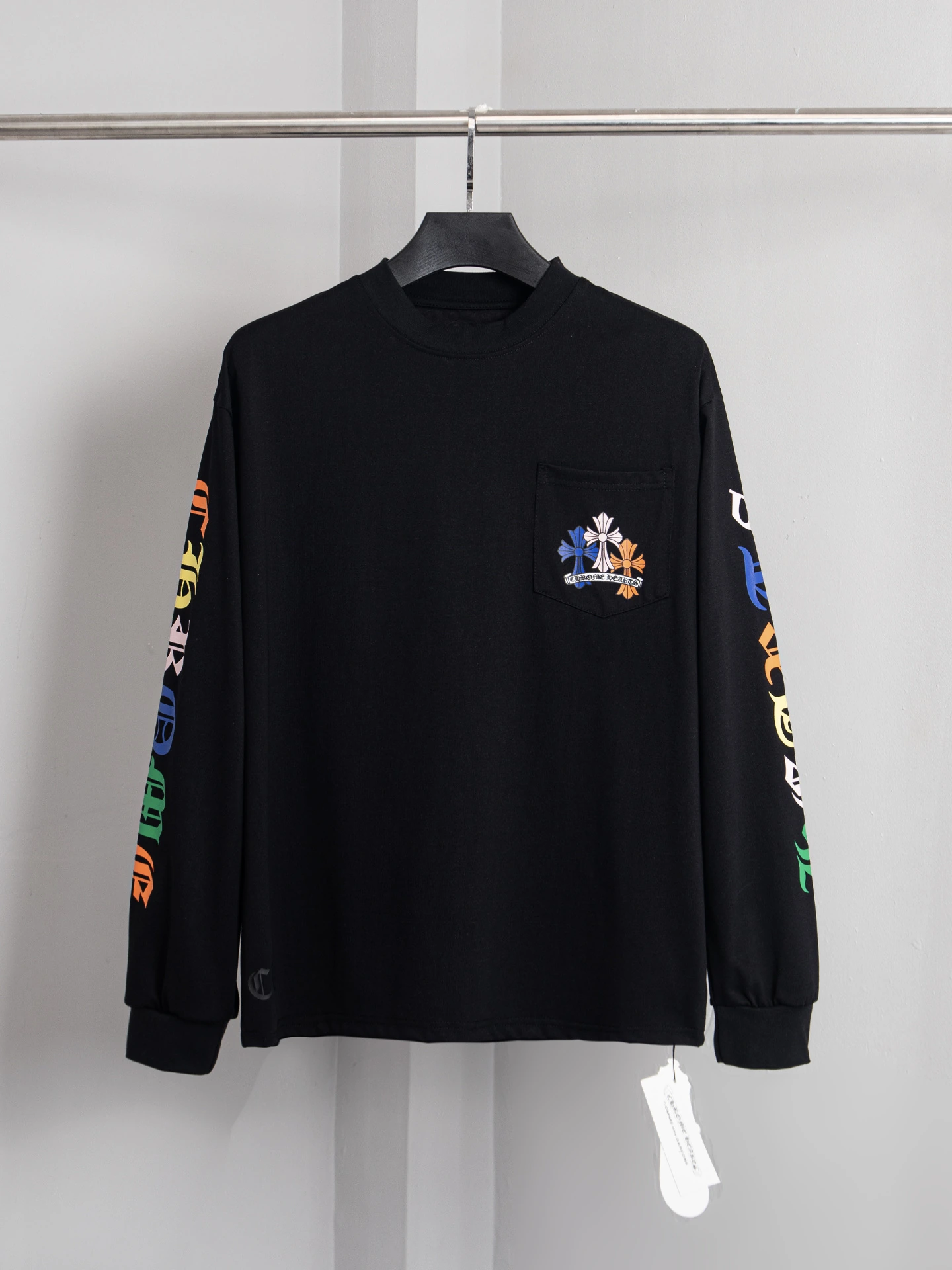 Chrome Hearts(クロムハーツ) ロングスリーブトップス。品番:PJ0221。シーズン/対象:秋冬。仕様:プリント・ウォッシュ加工・クルーネック・ロゴ。カラー:ホワイト・ブラック。サイズ:S/M/L/XL。ポイント:オリジナル仕様