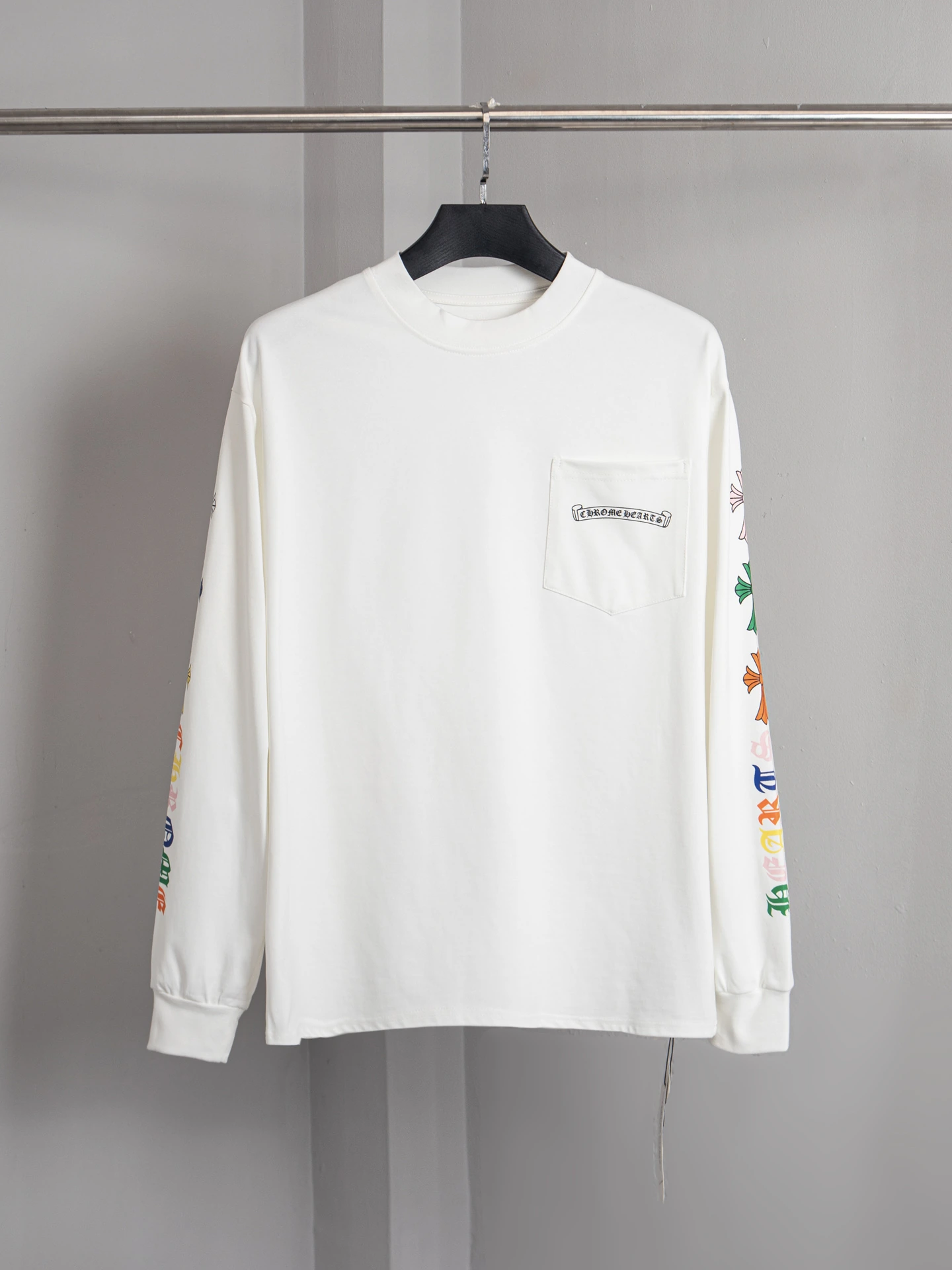 Chrome Hearts(クロムハーツ) ロングスリーブトップス。品番:PJ0220。シーズン/対象:秋冬。仕様:プリント・ウォッシュ加工・クルーネック・ロゴ。カラー:ホワイト・ブラック。サイズ:S/M/L/XL。ポイント:オリジナル仕様