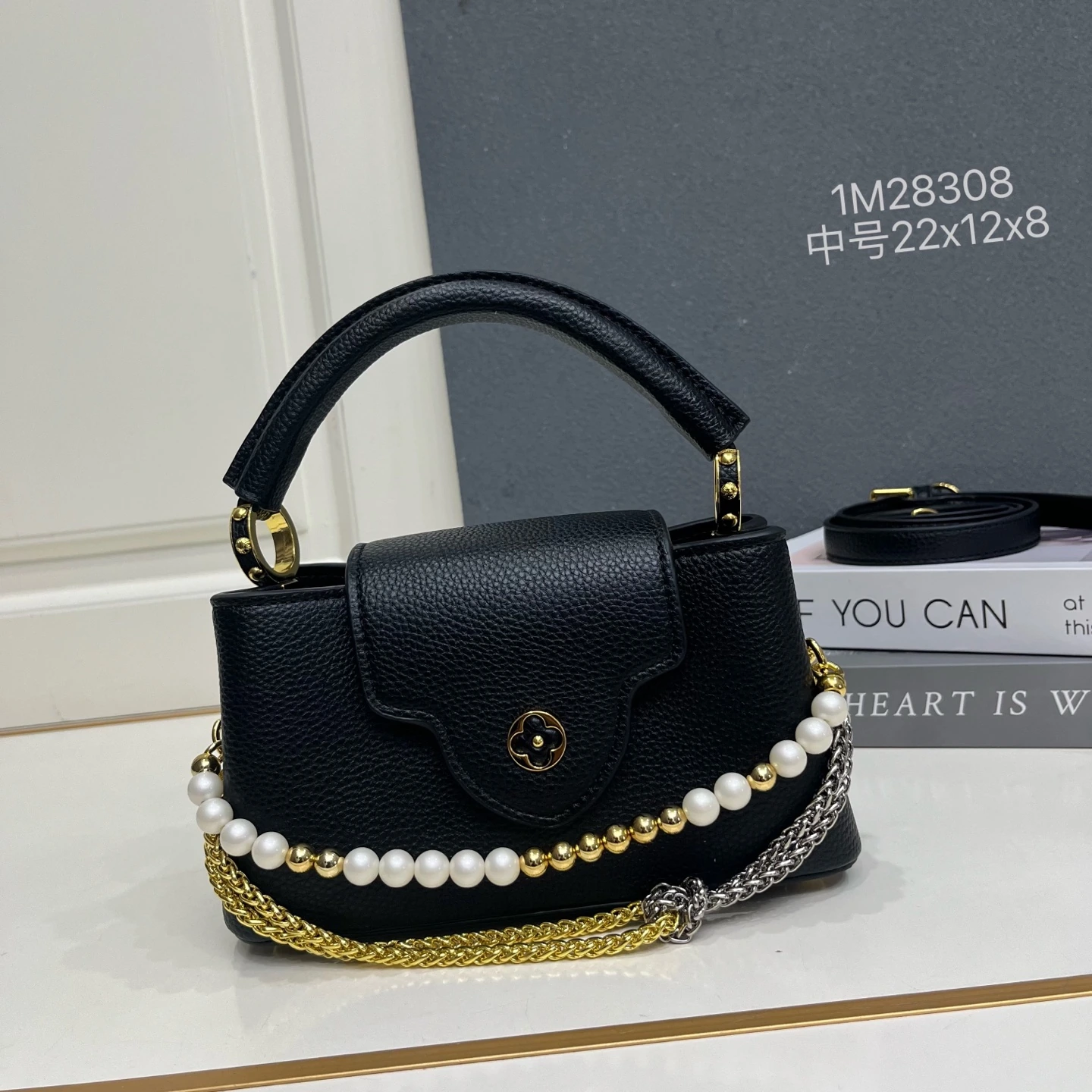 Louis Vuitton カプシーヌ エスト-ウエスト ミニハンドバッグ