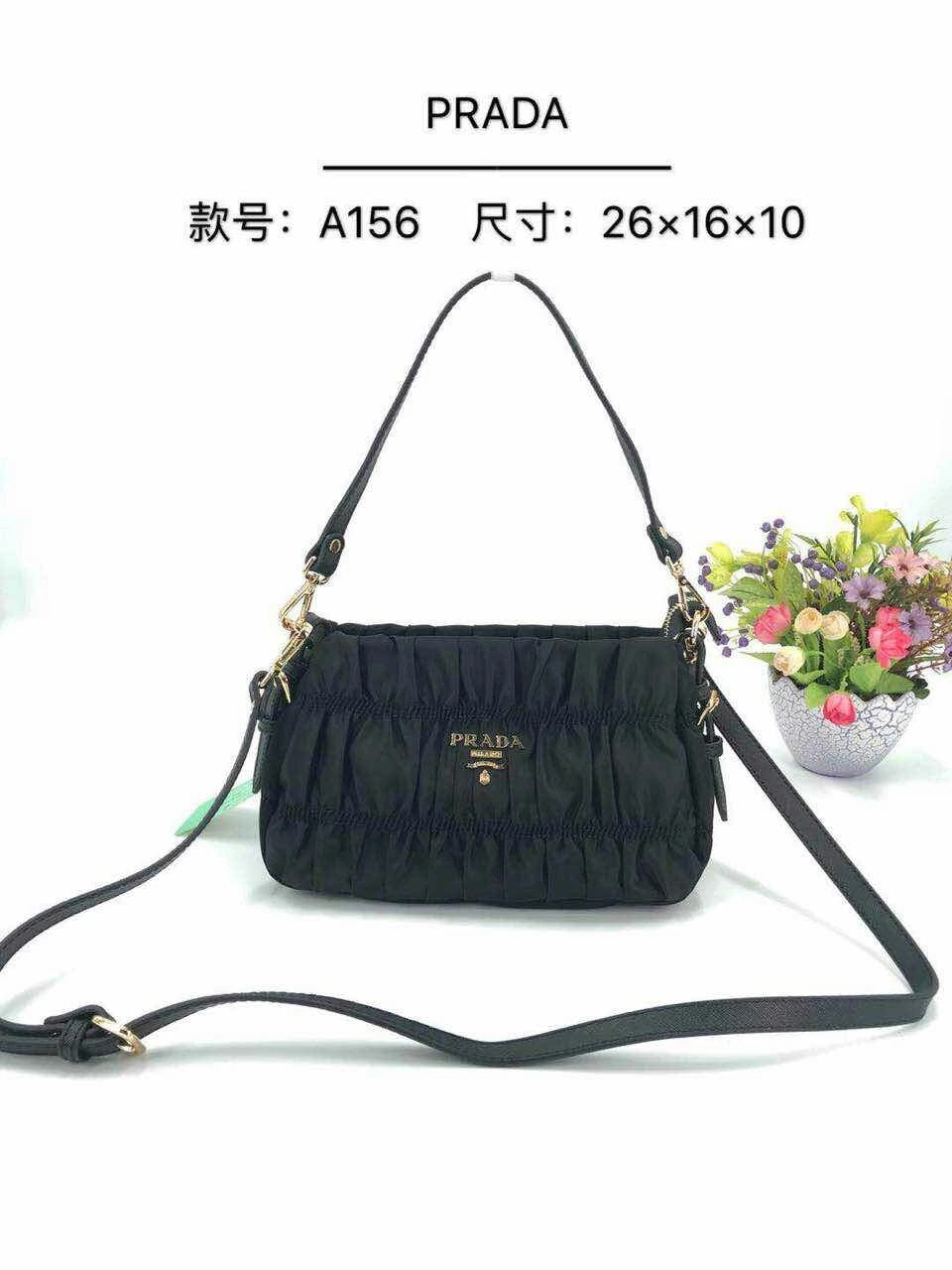 PRADAプラダ レディース クラッチ&ショルダーバッグ モデル:A156(輸入防水生地) サイズ:26×16×10(cm) 💪🏿多額の費用をかけて原型を再現した復刻版👍韓国から輸入した防水生地を特別に調達して復刻😱精密な防水効果👍🏻特注の金具✨滑らかなファスナー🏄🏻完璧な仕上がり💼手抜きは一切なし、品質は最高です