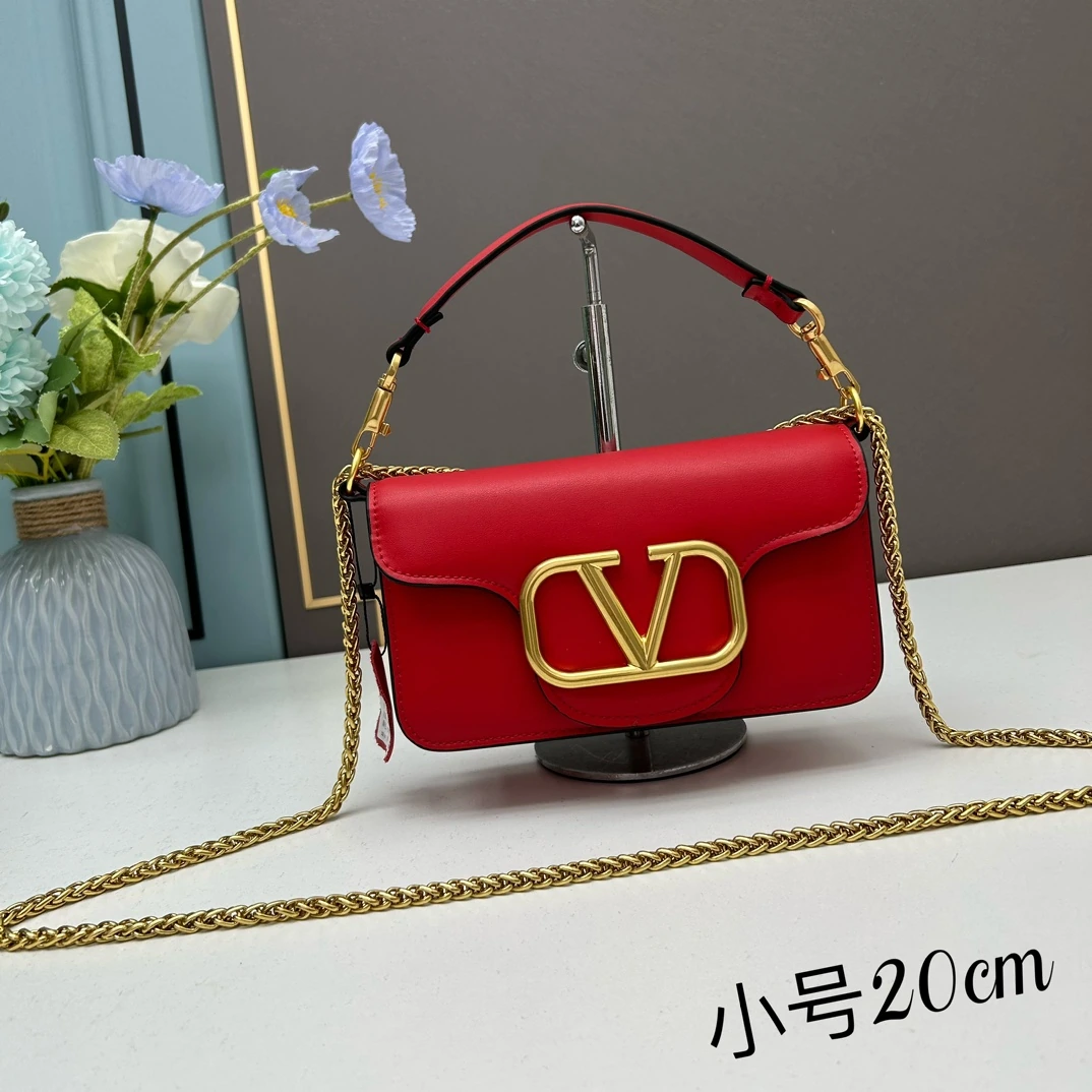 小サイズ ロット19210【520厳選】VALENTINO 華家 レディースMINILOCO カーフスキン新作。メタルチェーンと上質なレザーが織りなすユニークなダブルハンドル。ハンドルを外せばクラッチバッグとしても使用可能。多彩なスタイリングが楽しめる、実用性とファッション性を兼ね備えたアイテム。 Garavani Stud Sign ソフトレザーショルダー