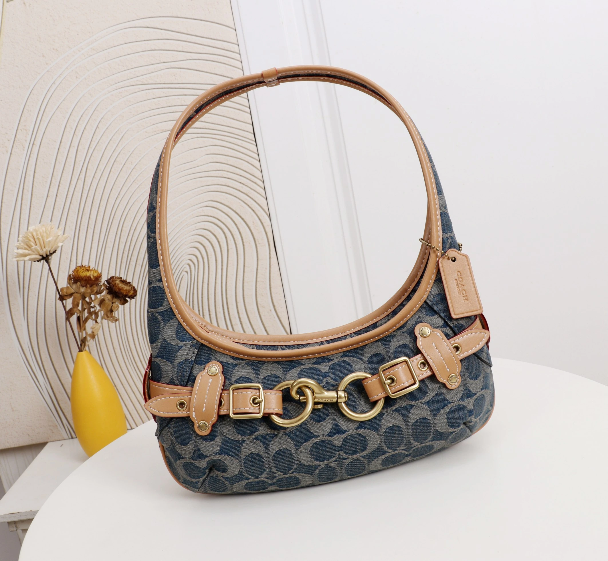 Coach コッチ シングルコンパートメント アンダーアームバッグ サイズ:26.5×11×8cm 型番:CEN80