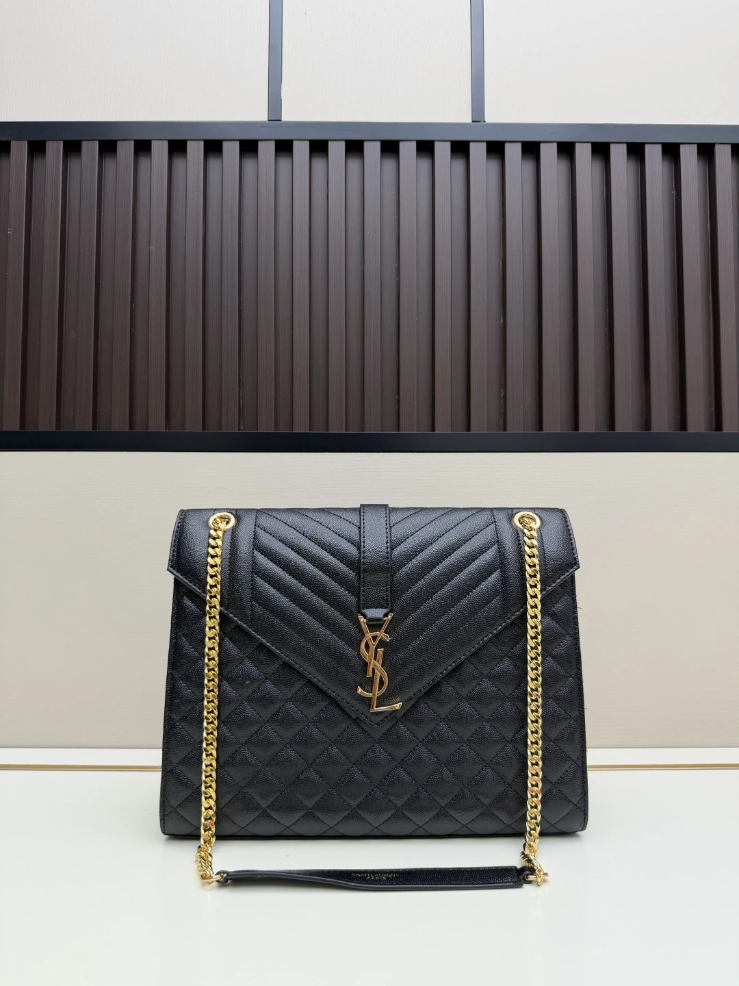 チェック柄のサンローラン SaintLaurent&SLP ブティック最新モデル。 市場限定 装飾的なインターロッキングメタルYSLロゴ 完璧な金具 ボールパターン 手触りが抜群 細部まで精巧な手作業による仕上げ ショルダー・ハンド・クロスボディバッグ 想像を超える完璧さ。サイズ31*20*8cm