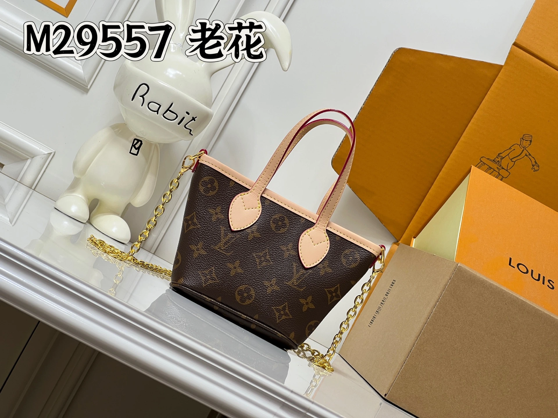 ロット19130💰 M29557 モノグラム・ネバーフル BB バッグは、ブランドの定番「ネバーフル」をミニトートバッグにアレンジしたもので、スマートフォンやコンパクトな財布などの持ち物を収納できます。Dリングで小銭入れを固定し、取り外し・長さ調節が可能なファブリック製のショルダーストラップが付いています。サイズ:12×8.5×3 cm (長さ x 高さ x