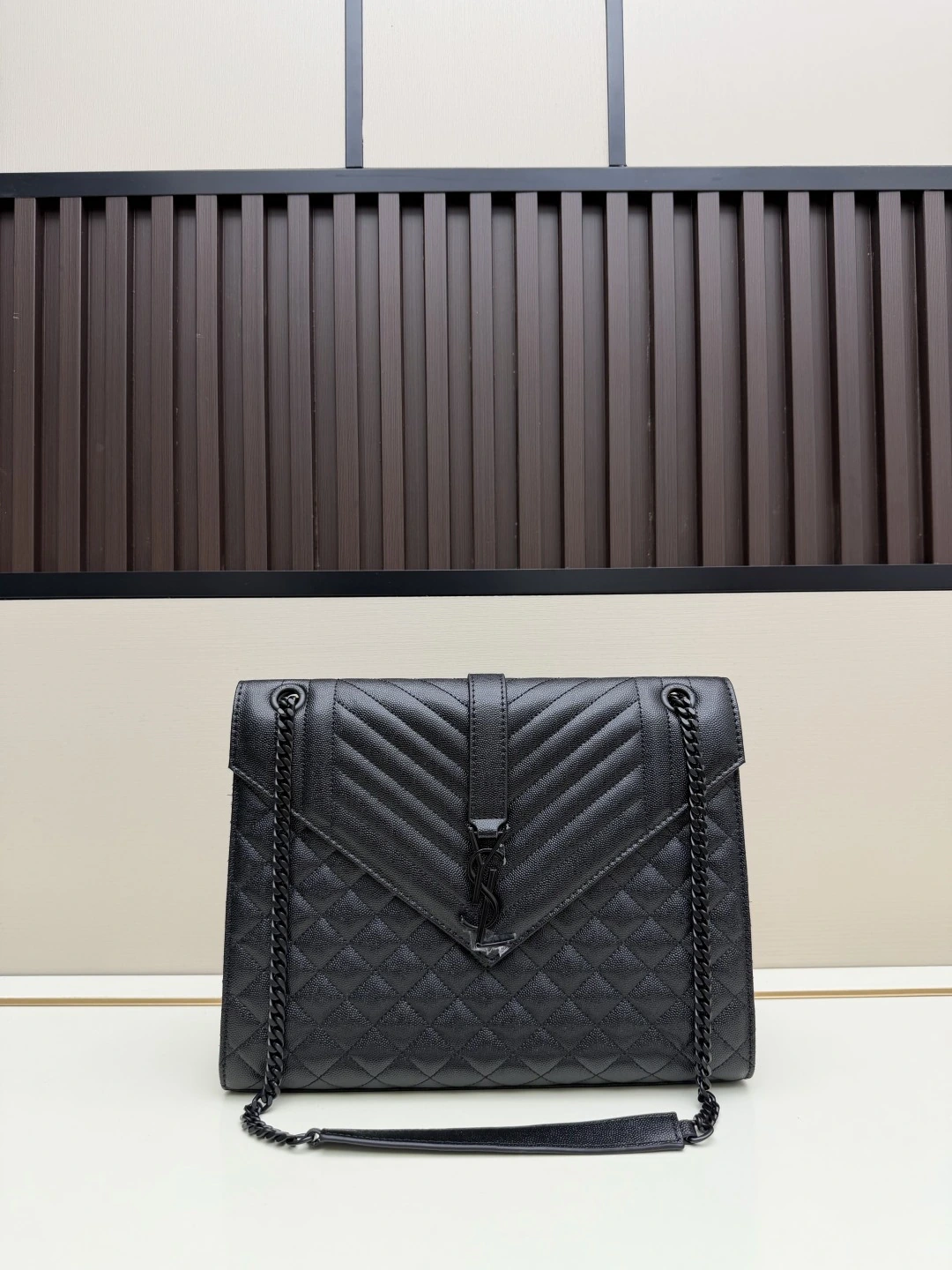 チェック柄のサンローラン SaintLaurent&SLP ブティック最新モデル。 市場限定 装飾的なインターロッキングメタルYSLロゴ 完璧な金具 ボールパターン 手触りが抜群 細部まで精巧な手作業による仕上げ ショルダー・ハンド・クロスボディバッグ 想像を超える完璧さ。サイズ31*20*8cm