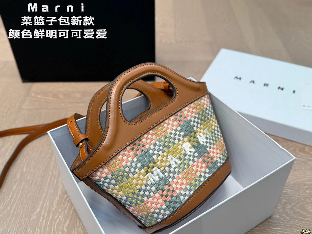 1️⃣3️⃣色セット マルニ(Marni)のショッピングバスケット🧺 これを身につけるだけで、おしゃれ度が瞬く間に数段アップ! 鮮やかな色合いがキュートで可愛らしい。サイズ:15、12
