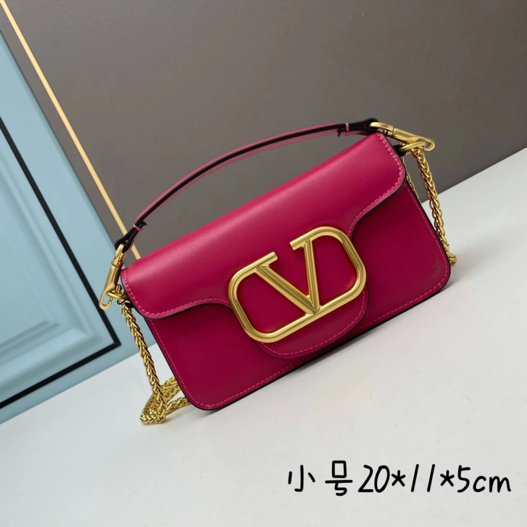 小サイズ ロット19210【520厳選】VALENTINO 華家 レディースMINILOCO カーフスキン新作。メタルチェーンと上質なレザーが織りなすユニークなダブルハンドル。ハンドルを外せばクラッチバッグとしても使用可能。多彩なスタイリングが楽しめる、実用性とファッション性を兼ね備えたアイテム。 Garavani Stud Sign ソフトレザーショルダー
