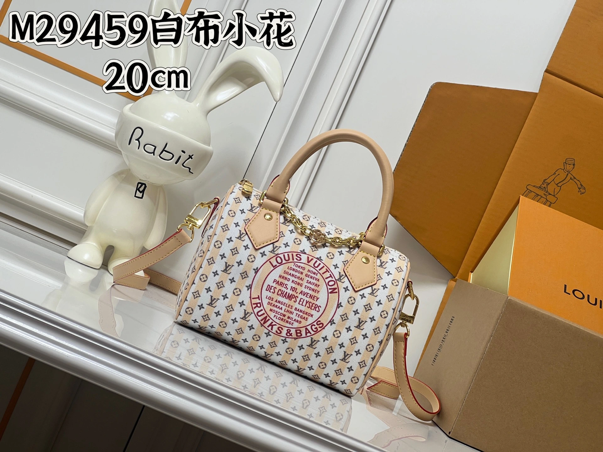 レビュー💰M29459 M40394 白い布に小さな花柄。本モデルLV「Stamp」シリーズの定番「Speedy Bandouliere 20」ハンドバッグが新色で登場。ストライプ柄を採用し、ルイ・ヴィトンのミニモノグラム柄がアクセントとなっています。キャンバス製のボディには牛革のトリミングが施され、象徴的なパドロックとLVサークルロゴがアクセントとなり、チ