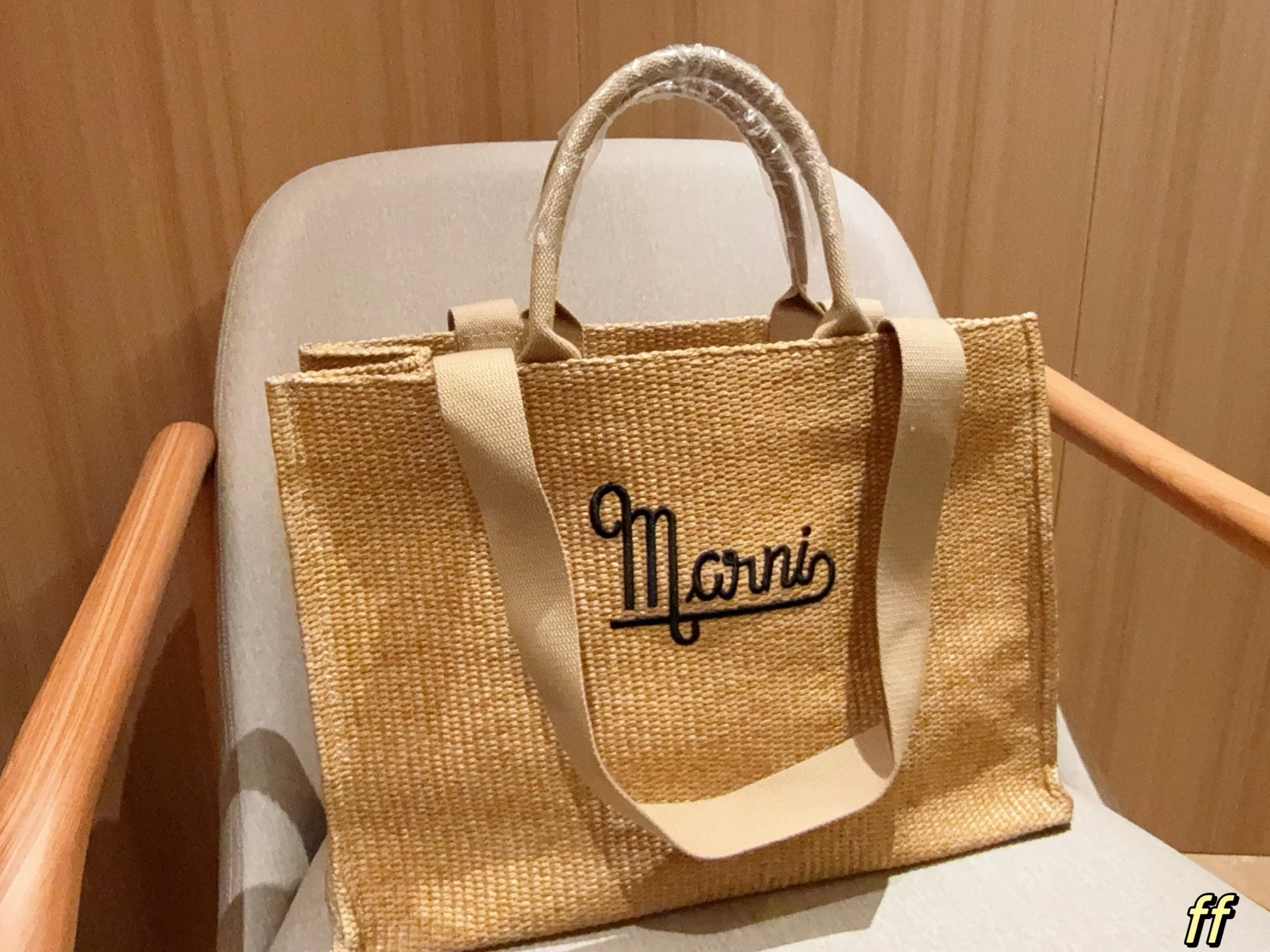 箱なし マルニ(Marni) 春夏リゾート風 編み込みストローバッグ ハンドバッグ/アンダーアームバッグ ラージトート サイズ46x18x33