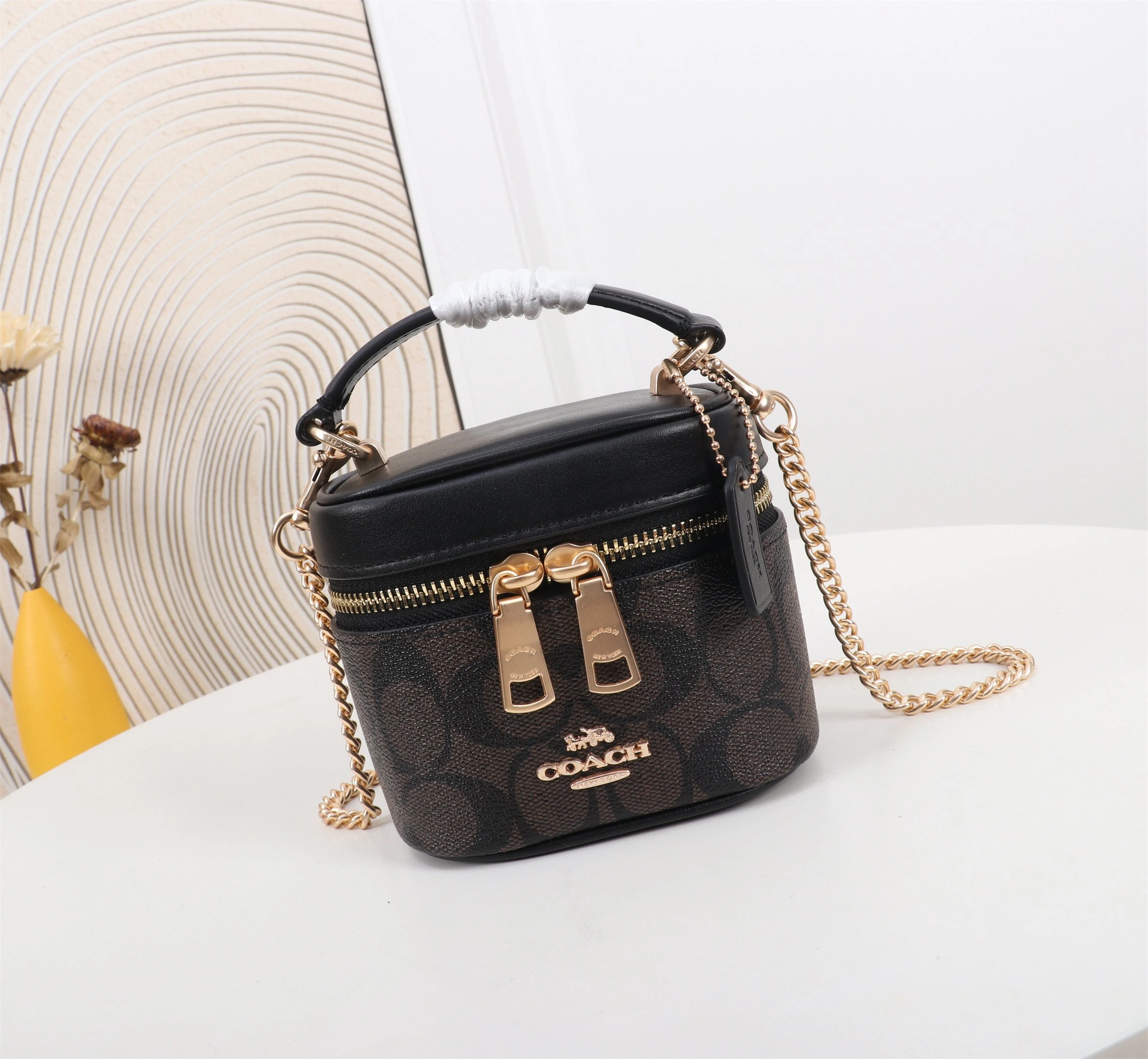 COACH コーチ「Ava Crossbody Bag」シリーズのミニボックスバッグ、サイズ:11.5×10×8.5cm 型番:CY732