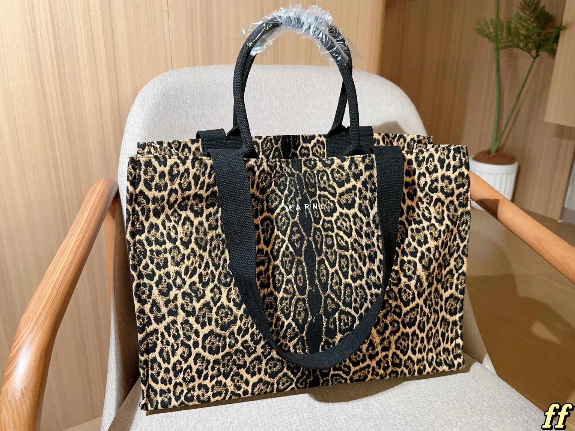 ボックスなし マルニ(Marni) 25 新作 レオパード柄トートバッグ~ママバッグ~ショッピングバッグ サイズ:45×32×17