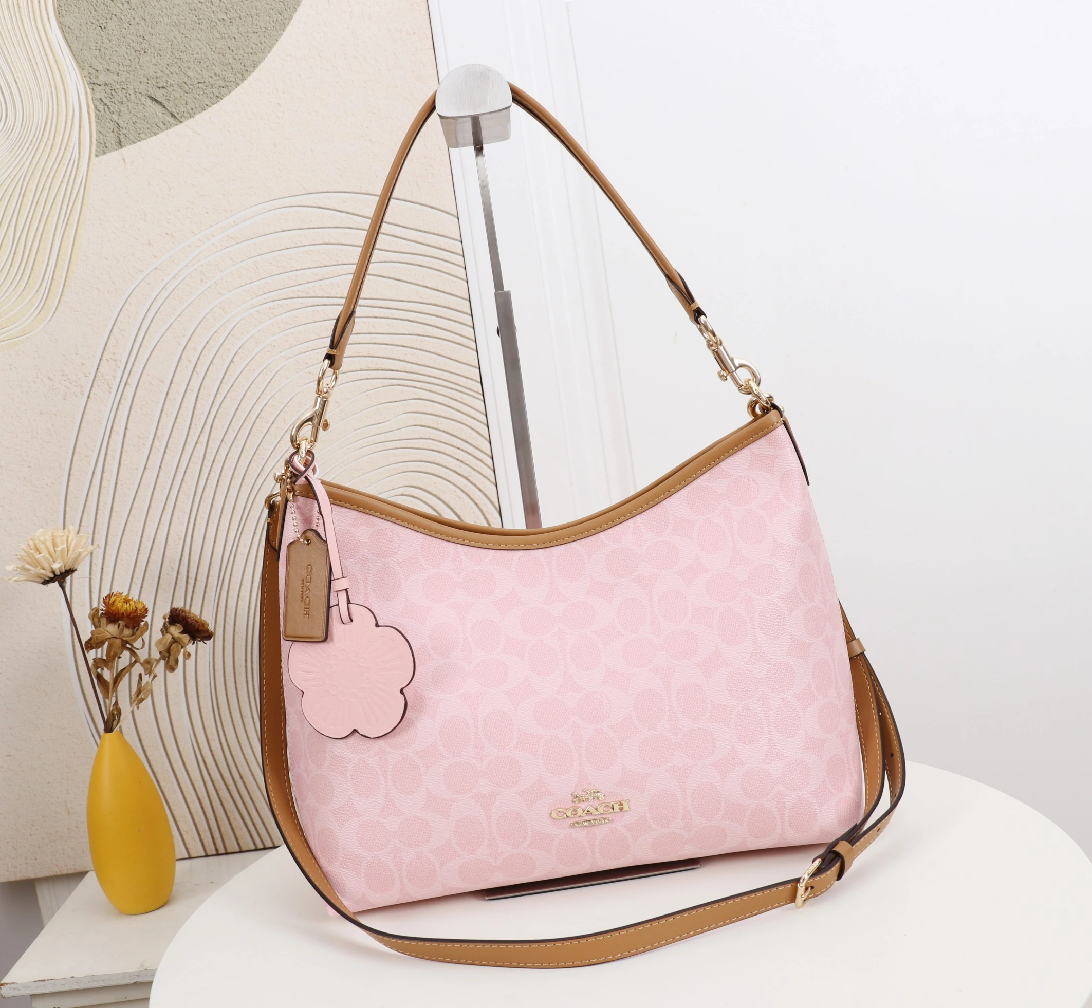 Coach コーチ「Laurel」シリーズ ハンドバッグ(シングルコンパートメント) 型番:CEL12、サイズ:31×23×10cm