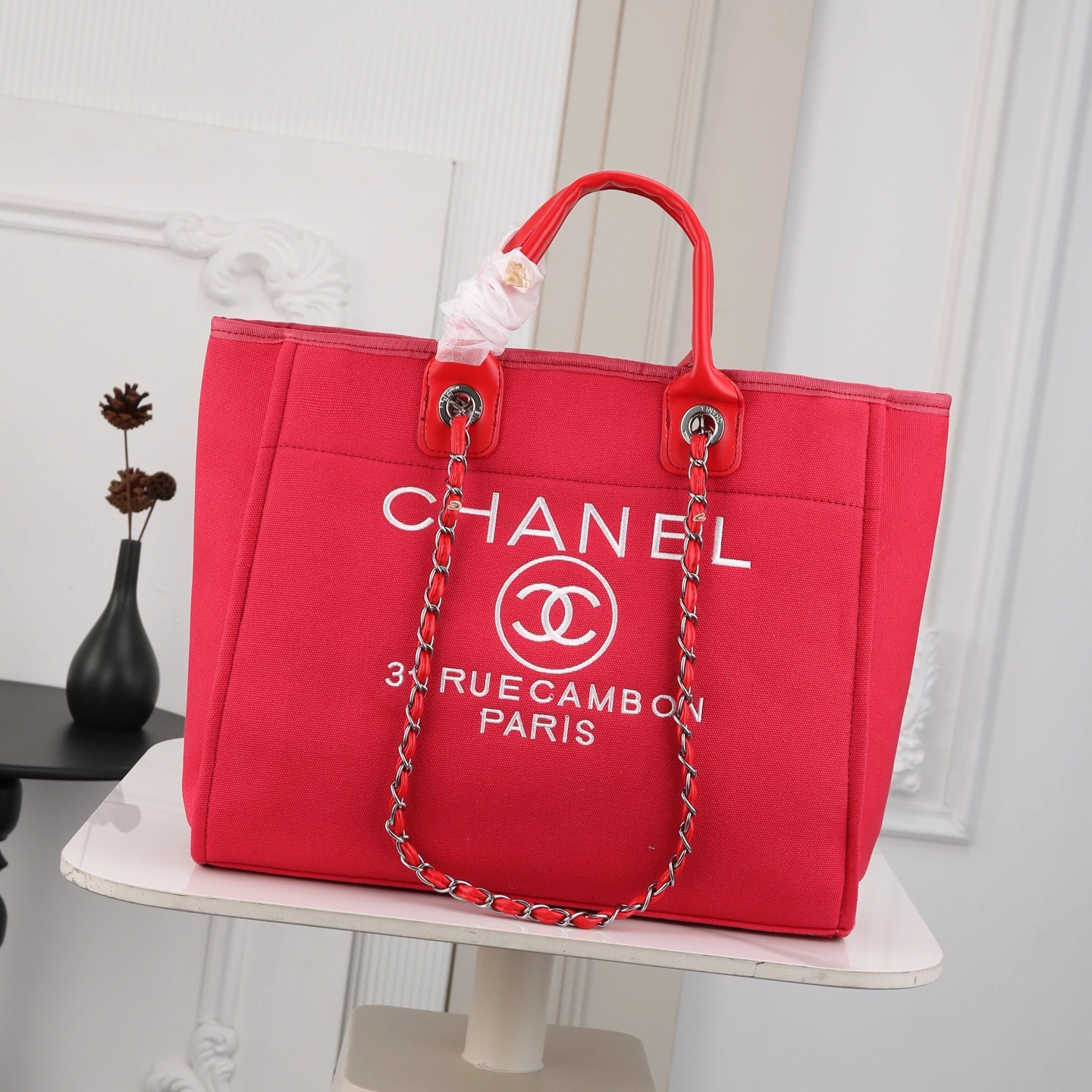 新作 19200💰 ビーチバッグ||👜 私は大容量のバッグが大好きで、特にこのシャネルのビーチバッグは最高!ビーチで必要なものをすべて収納できて、海辺で楽しい一日を過ごせます。🏖️ ☀️ このバッグはシンプルでスタイリッシュなデザインで、シャネルの定番要素が取り入れられており、海辺で私をファッションの女神にしてくれます。🌊 👒 さらに、このバッグの素材は丈夫