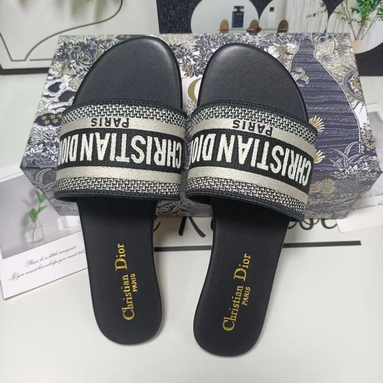 DIOR 人気サンダル