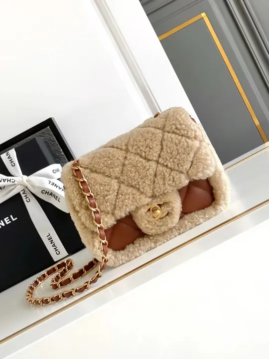 シャネル「Chanel」24K テディベア 秋冬コレクション ショルダーバッグ
