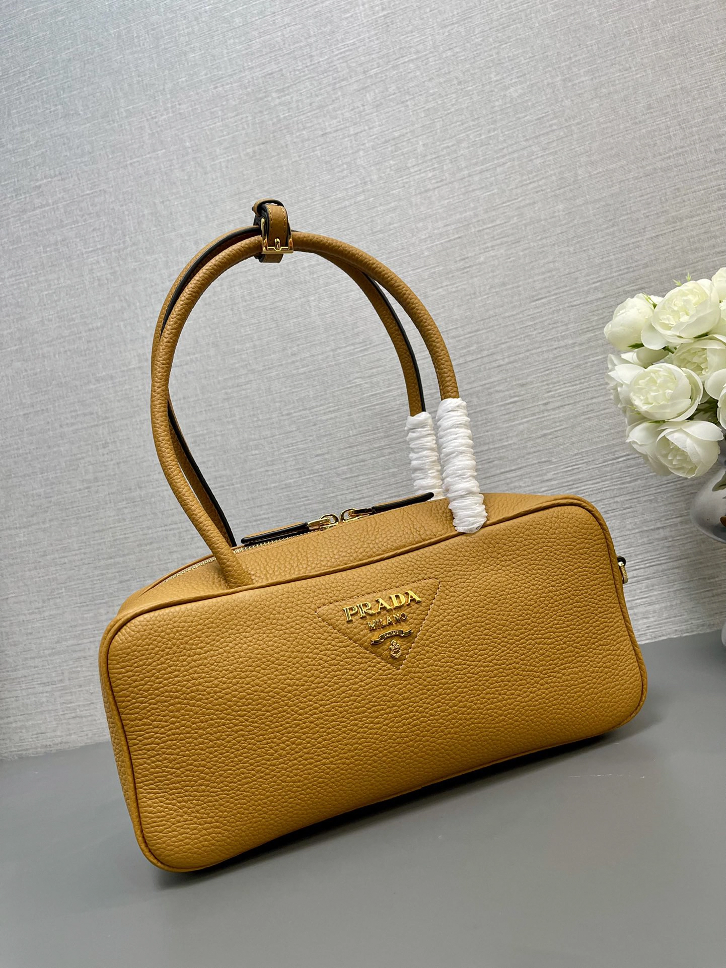 プラダ「Prada」 リジドレザー ハンドバッグ モデル