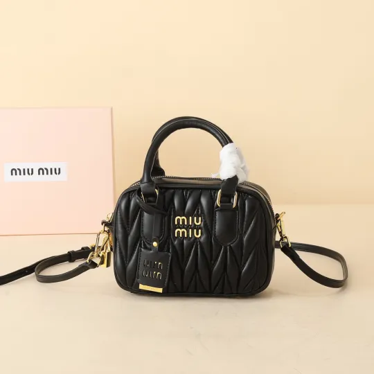 ミュウミュウ アルカディ マテラッセレザー スモールバッグ「Arcadie Bag」