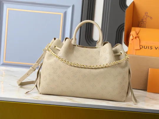 ルイ・ヴィトン ベラ･トート マヒナ子牛革「Bella Tote」