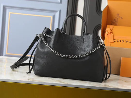 ルイ・ヴィトン ベラ･トート マヒナ子牛革「Bella Tote」