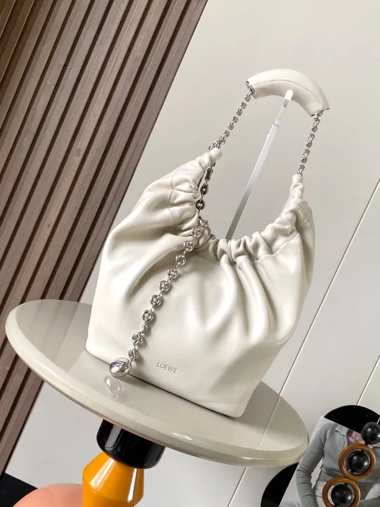 ロエベ「Loewe」小サイズ ナパレザー Squeeze ハンドバッグ